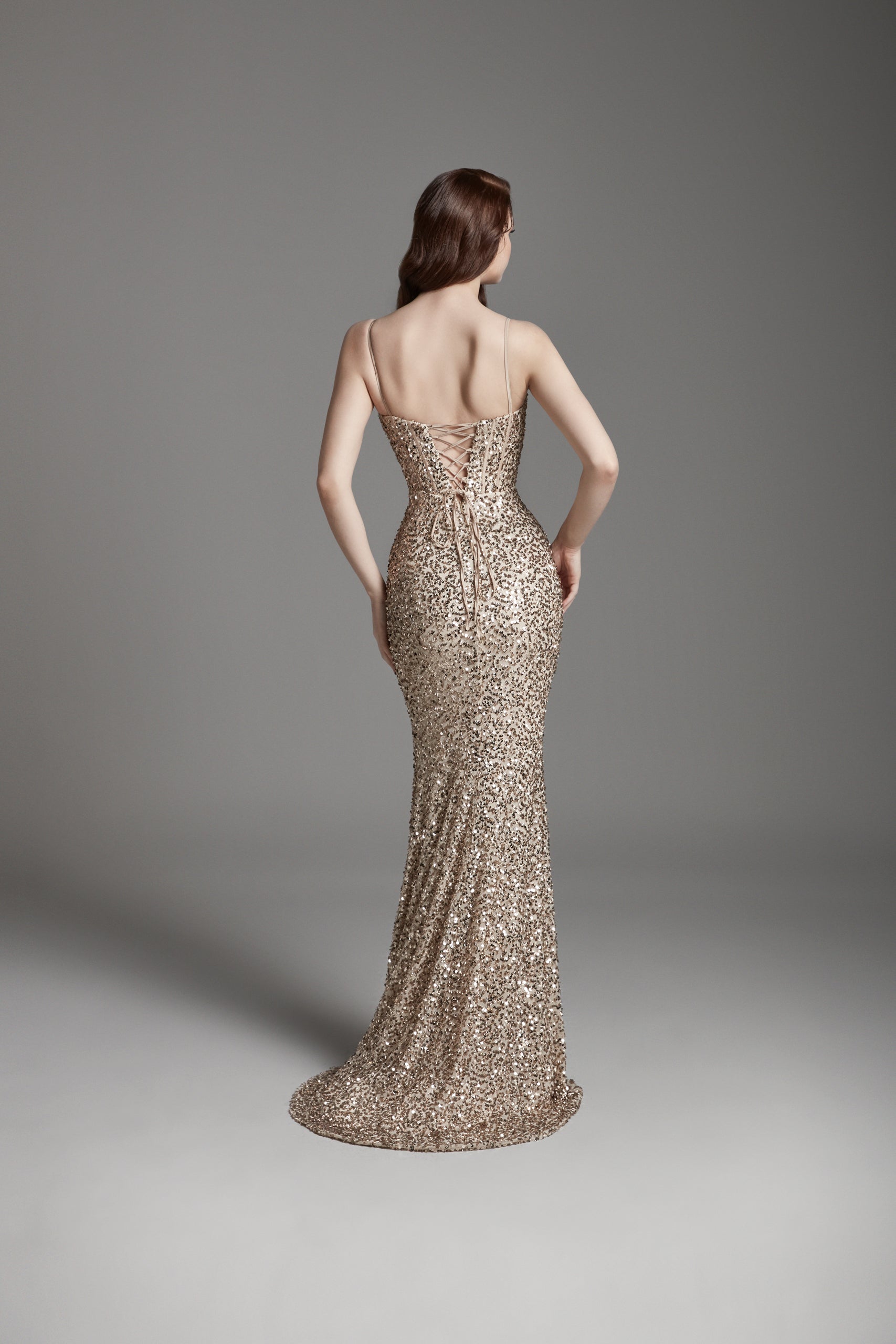 Azra Kotan Korse Detaylı İnce Askılı Tam Pul Payet Uzun Abiye Elbise