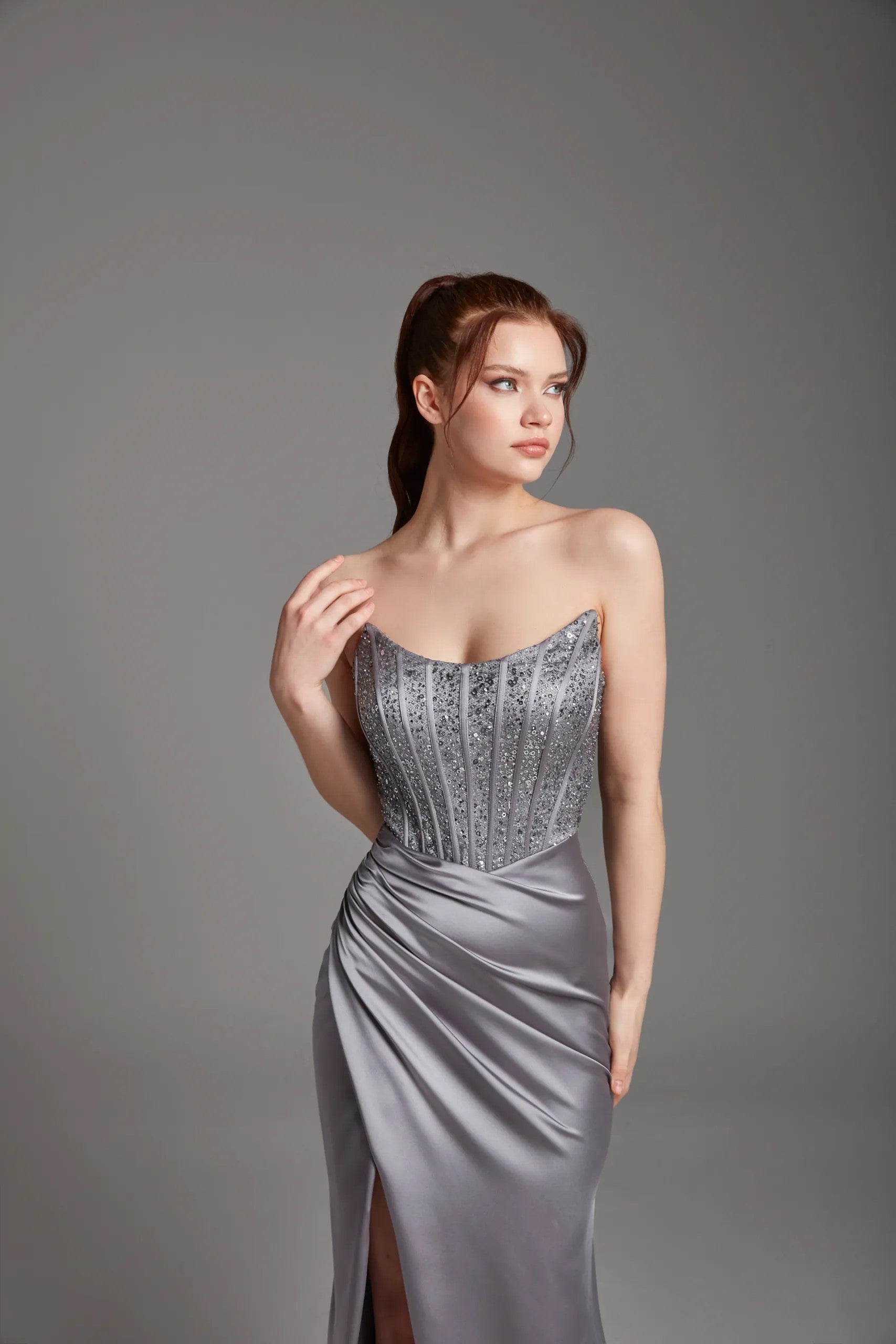 AZRA KOTAN ÜSTÜ PULLU SATEN ABİYE ELBİSE (Kopya)