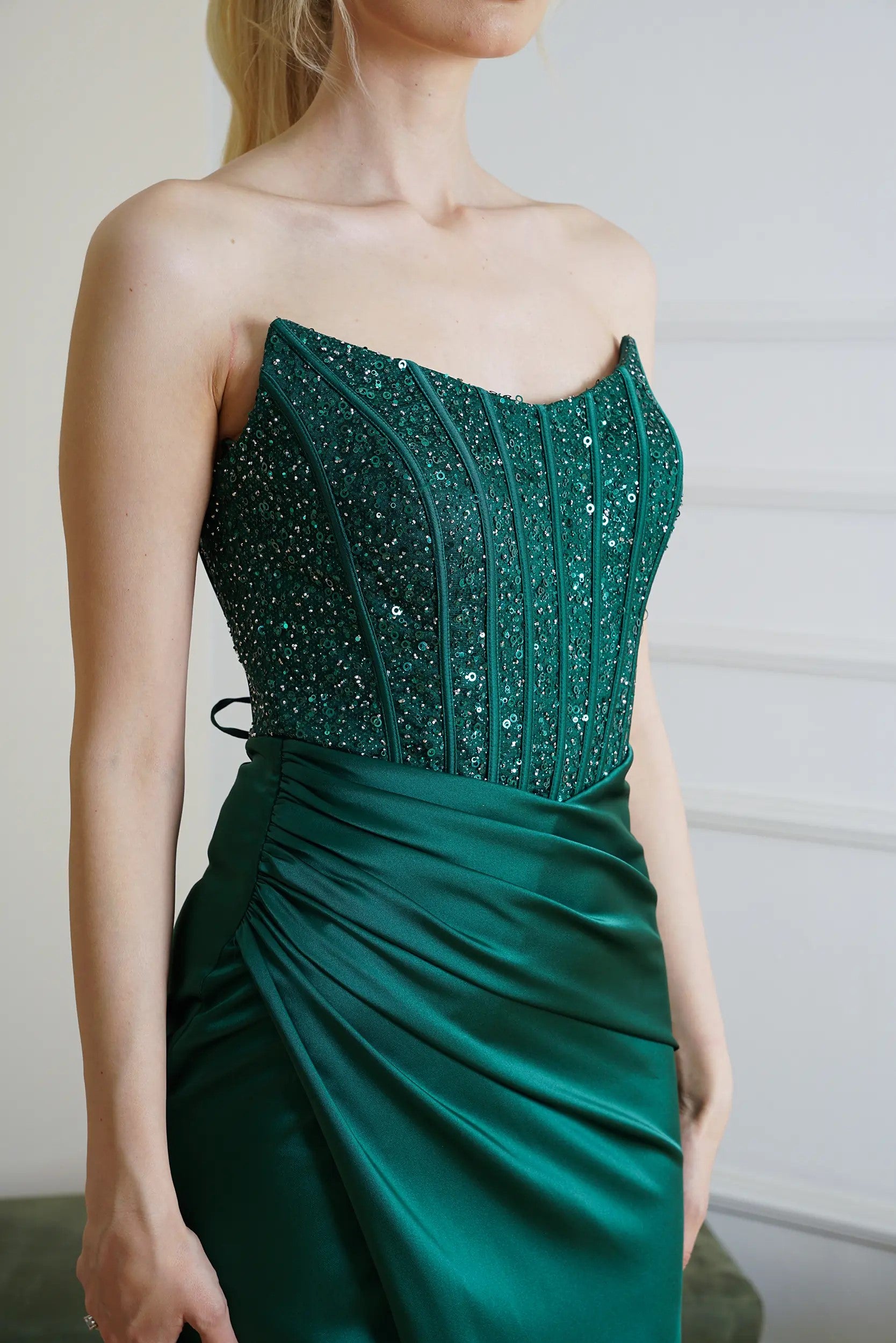 AZRA KOTAN ÜSTÜ PULLU SATEN ABİYE ELBİSE