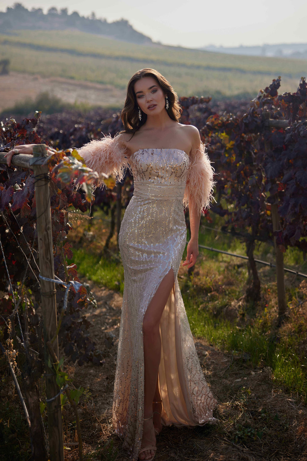 Azra Kotan Payet İşlemeli Yırtmaçlı Abiye Elbise