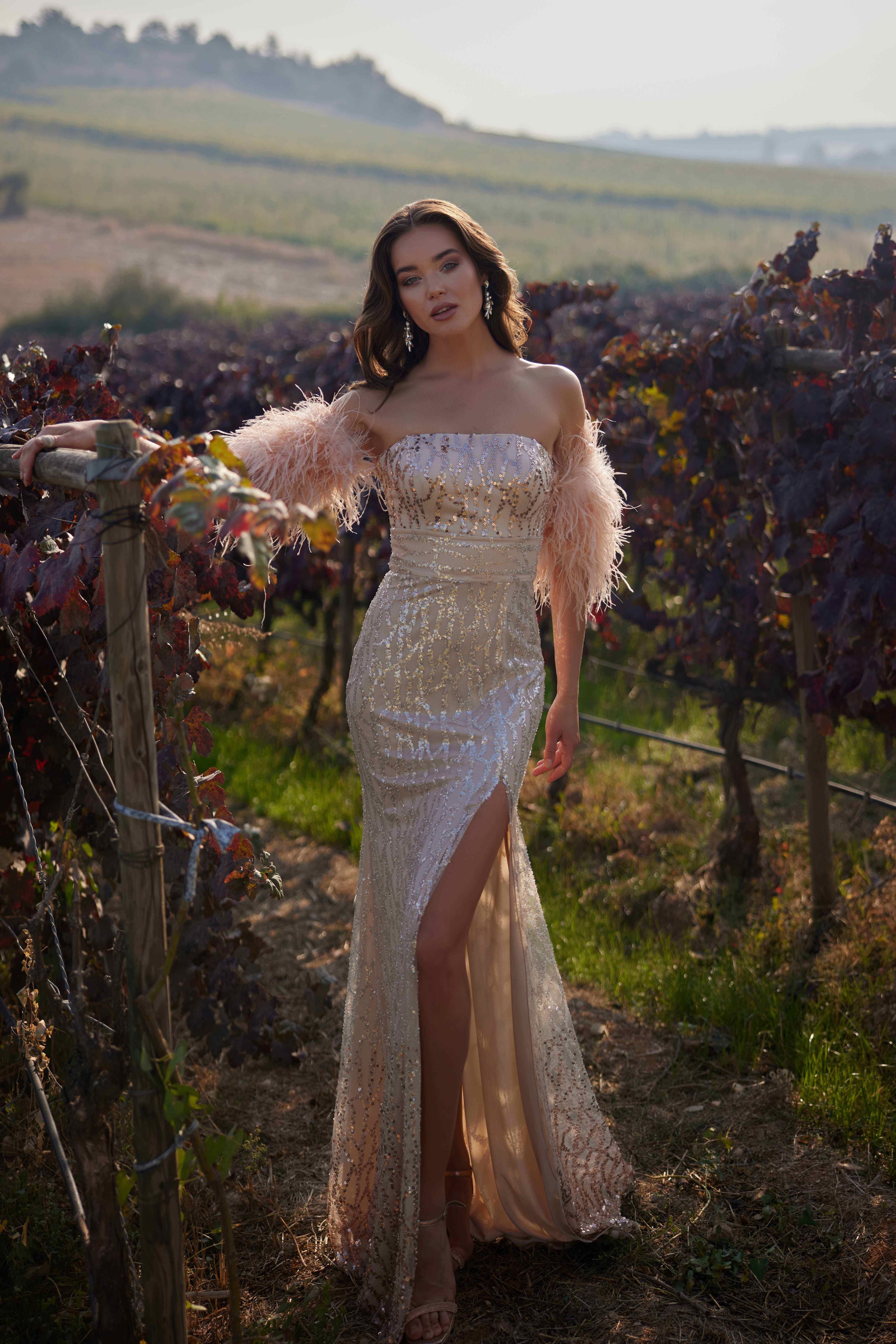 Azra Kotan Payet İşlemeli Yırtmaçlı Abiye Elbise