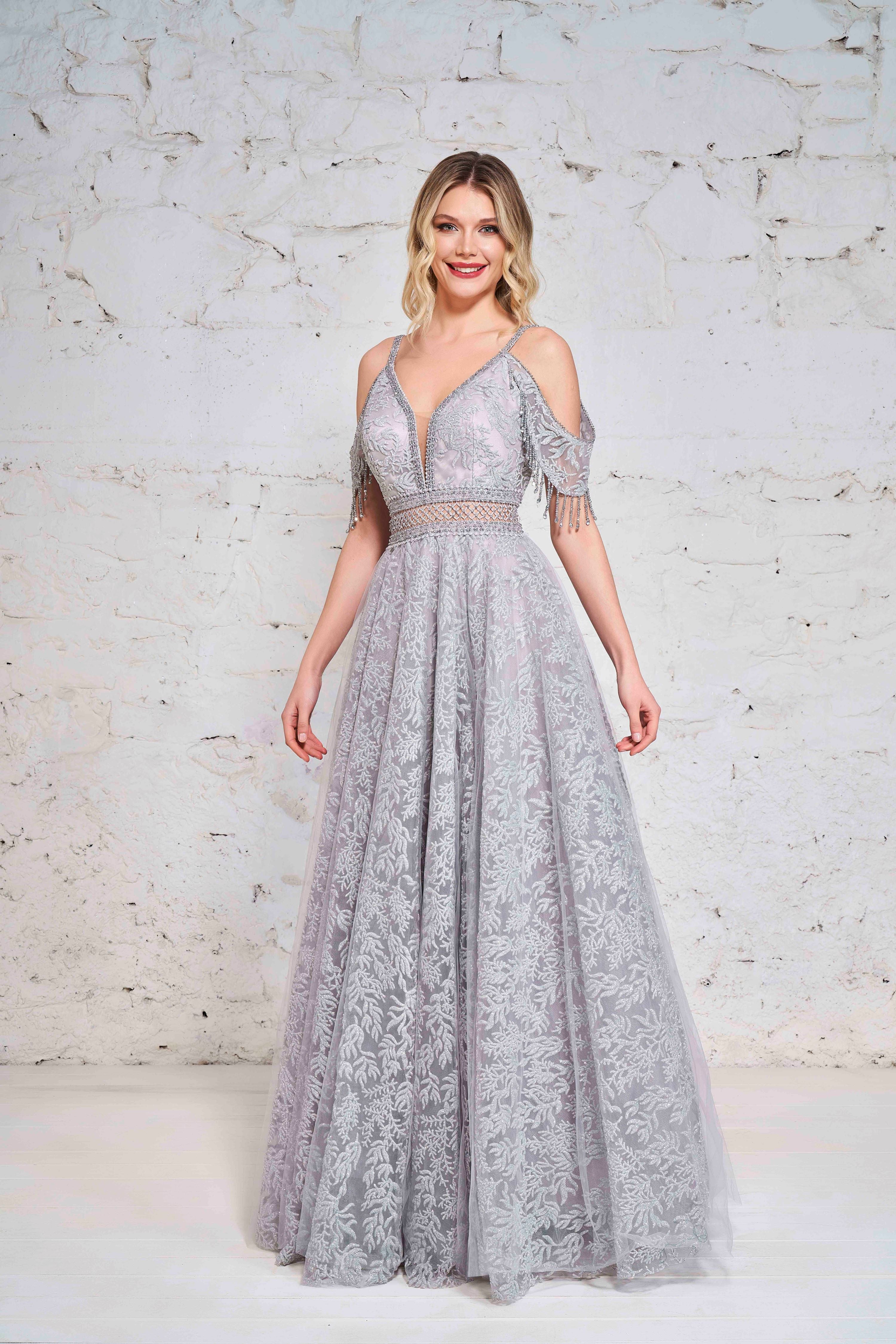 Azra Kotan Boncuk Detaylı Dökümlü Kollu Helen Etek Abiye Elbise