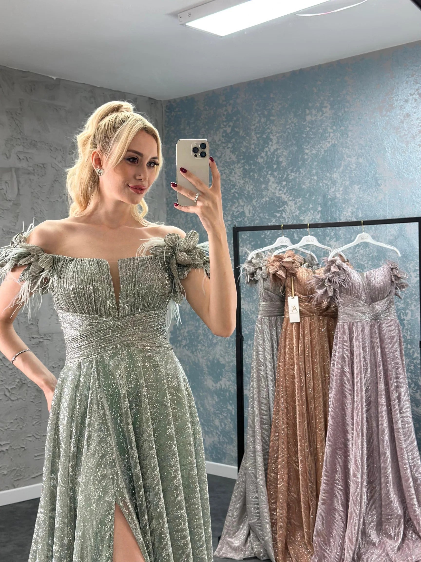 AZRA KOTAN SİMLİ KUMAŞ KOL DETAYLI ABİYE ELBİSE