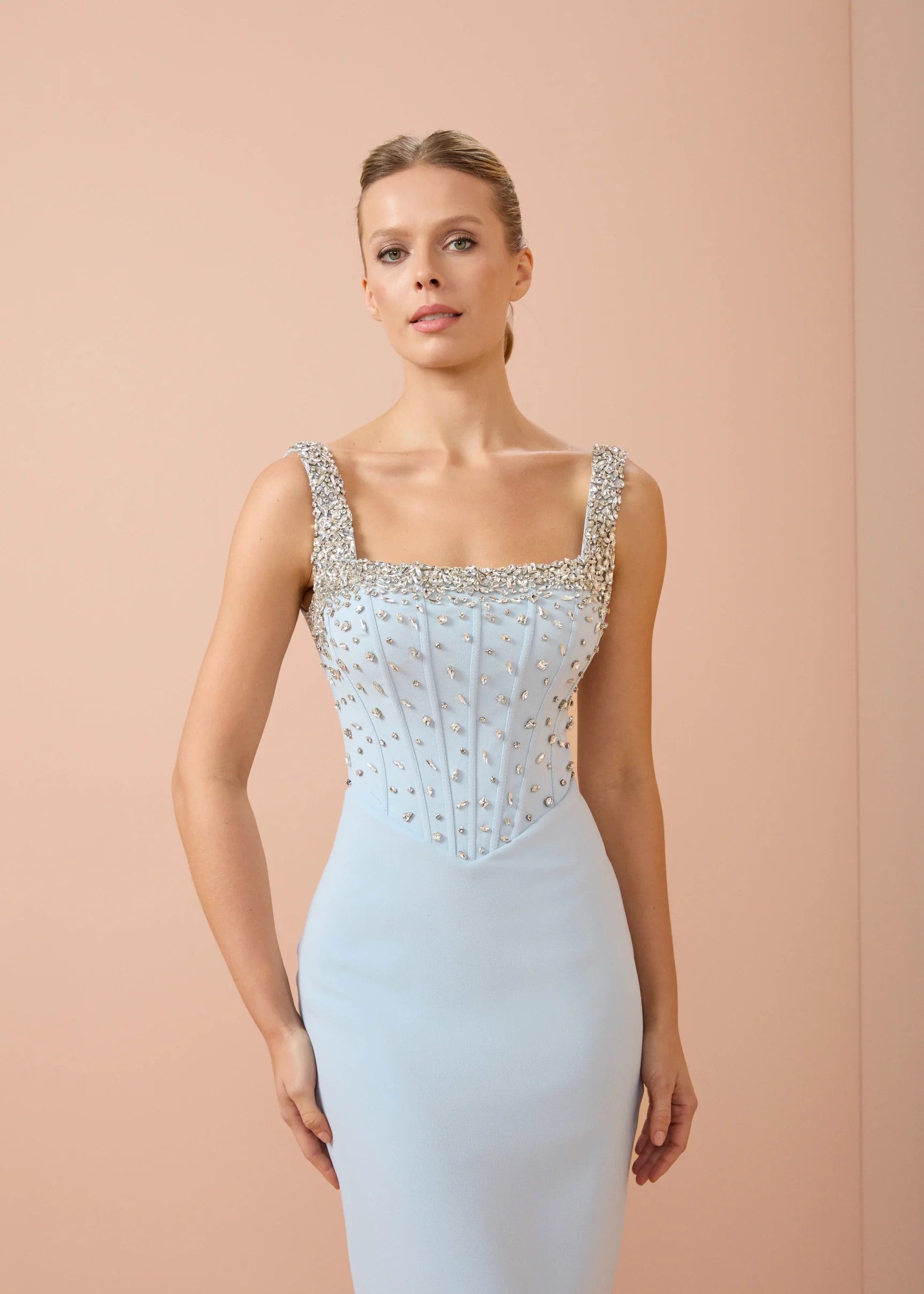 AZRA KOTAN ÜSTÜ TAŞLI KARE YAKA MİDİ BOY ABİYE ELBİSE