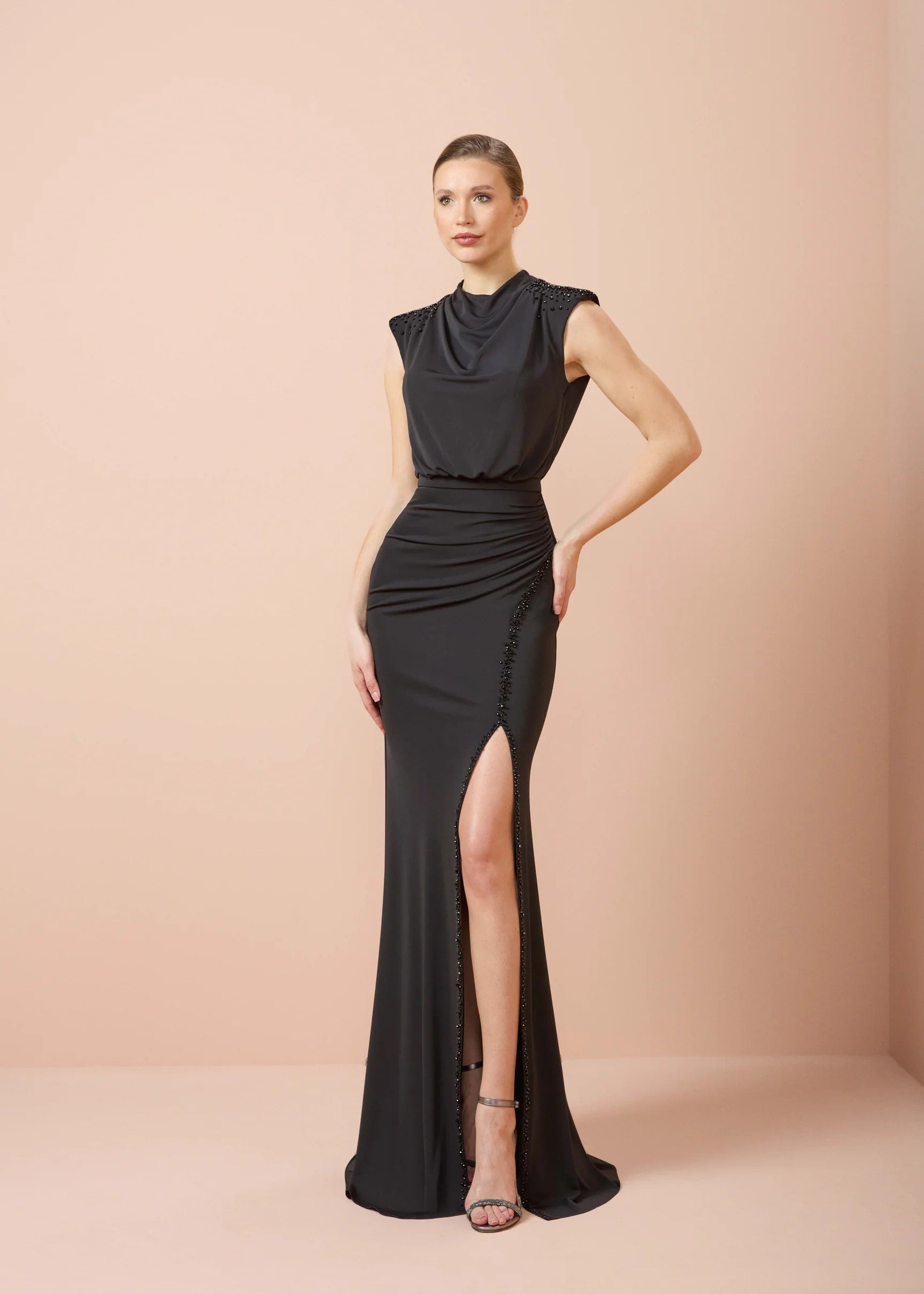 AZRA KOTAN VATKALI TAŞ İŞLEMELİ YIRTMAÇLI ABİYE ELBİSE