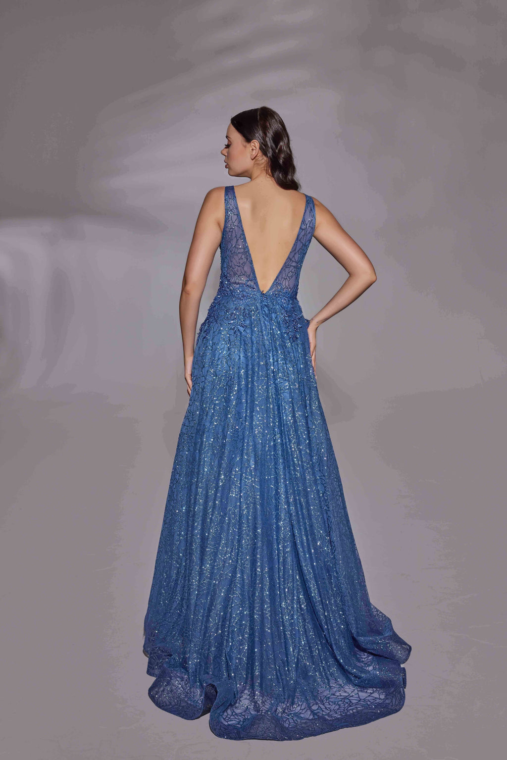 Azra Kotan Helen Kesim Aşağı Doğru Akan İşlemeli  Abiye