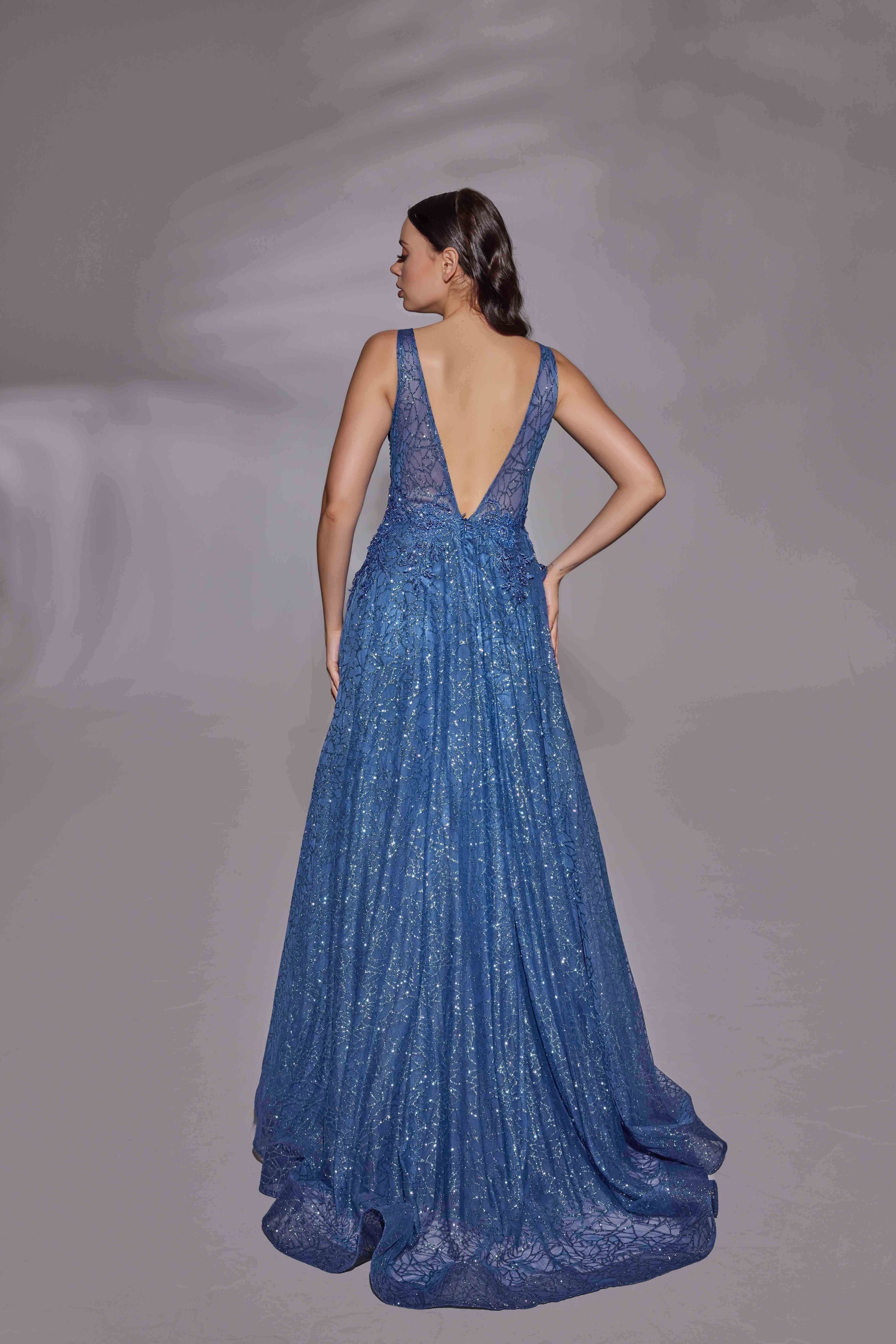 Azra Kotan Helen Kesim Aşağı Doğru Akan İşlemeli  Abiye