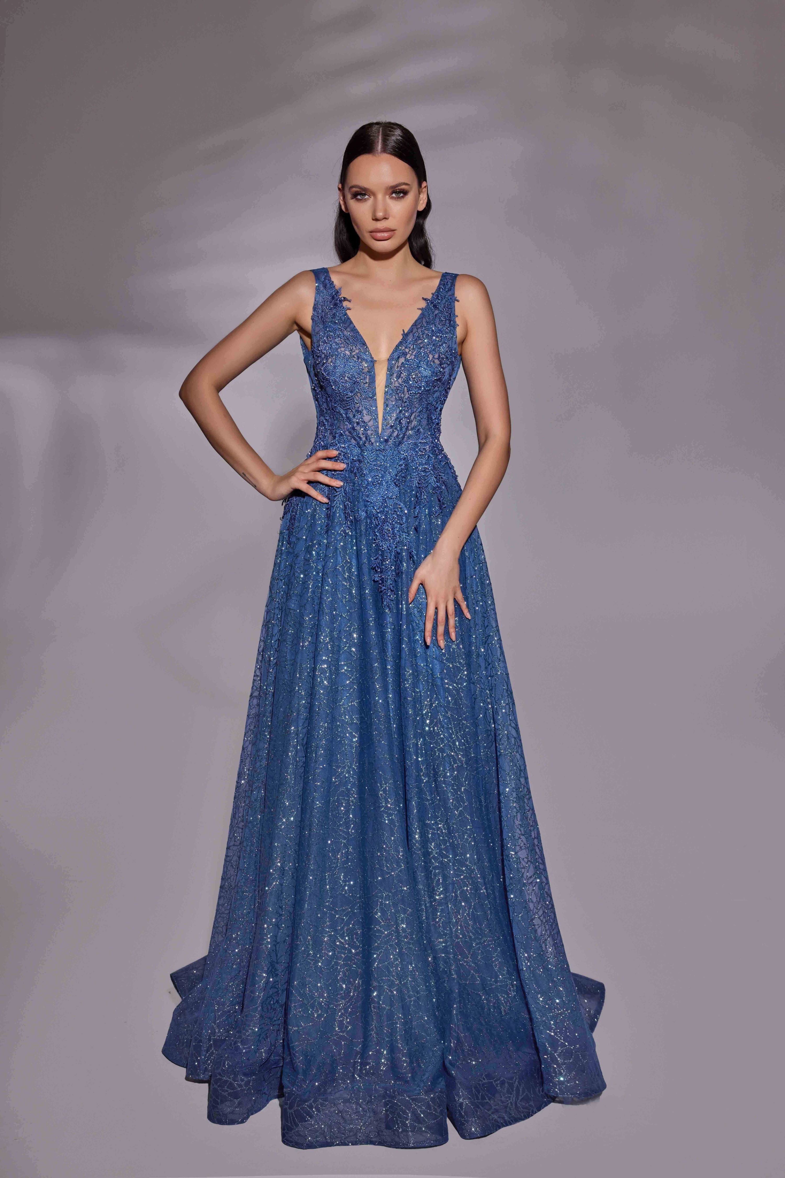 Azra Kotan Helen Kesim Aşağı Doğru Akan İşlemeli  Abiye