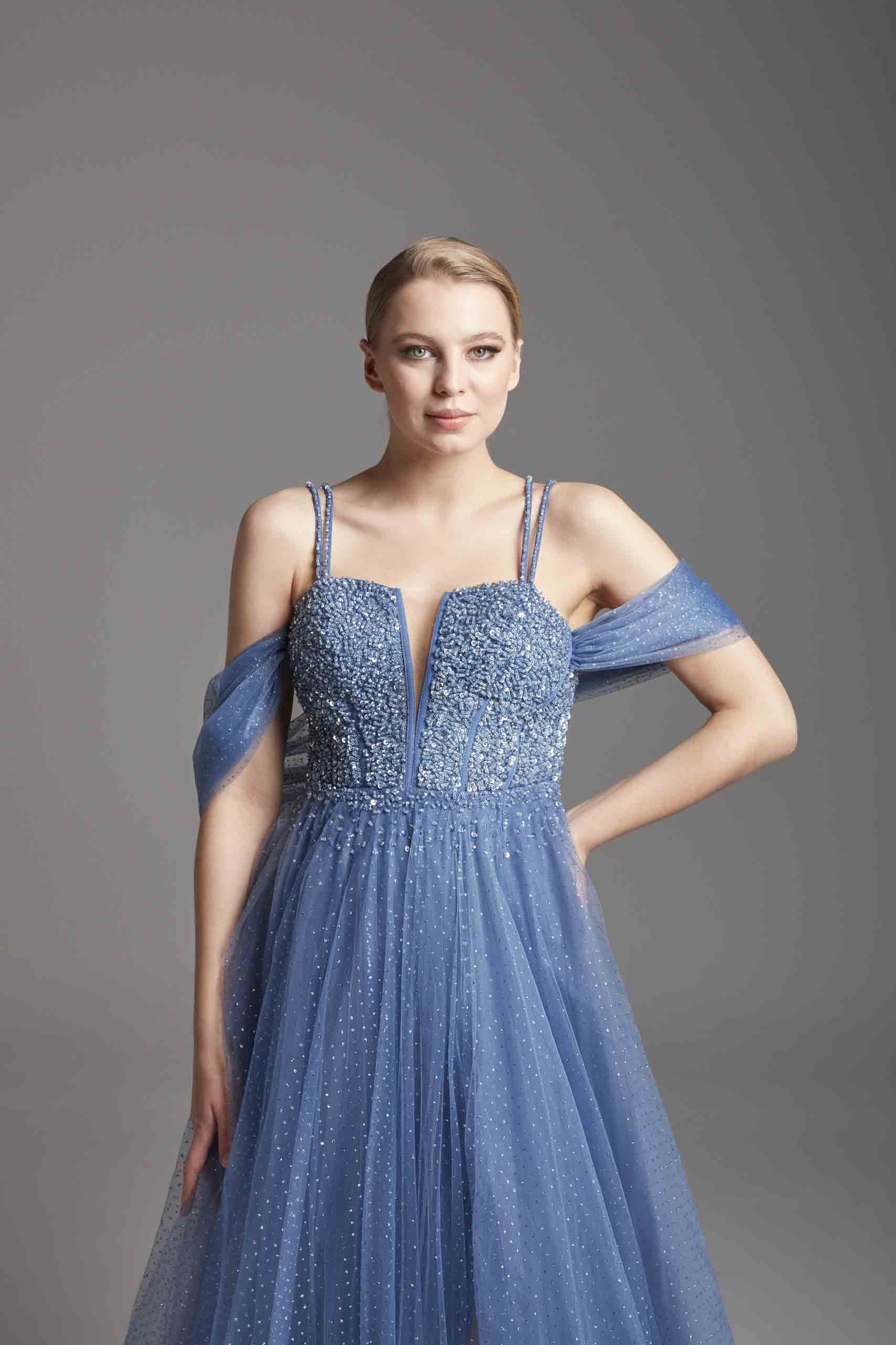 Azra Kotan Helen Kesim Tül Etekli Yandan Tüllü Kollu Abiye Elbise