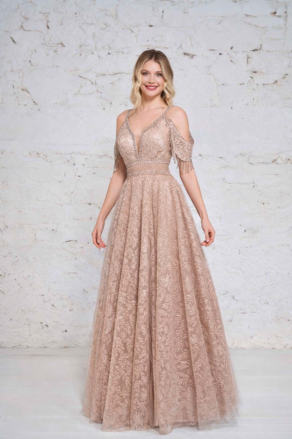 Azra Kotan Boncuk Detaylı Dökümlü Kollu Helen Etek Abiye Elbise