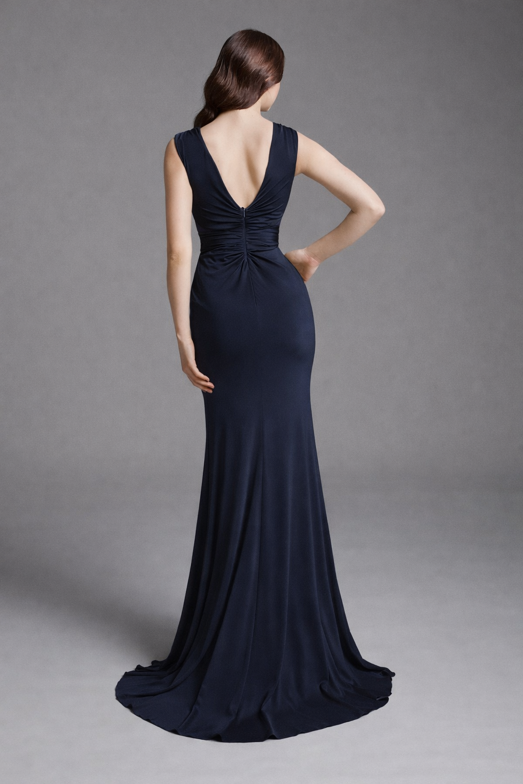 Azra Kotan Bel Detayı Boncuk İşlemeli Yan Dekolteli Kalın Askılı Abiye Elbise