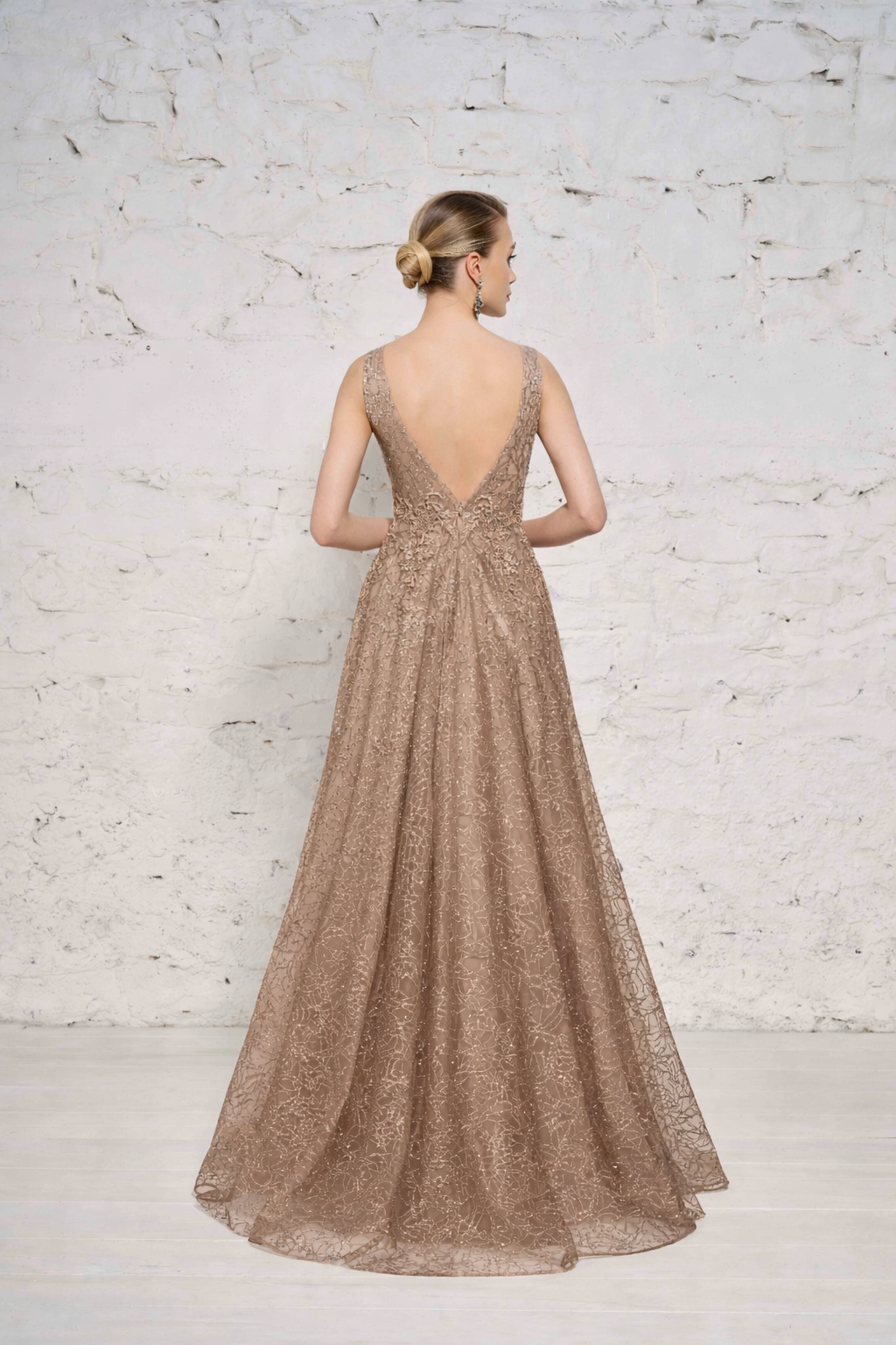 Azra Kotan Helen Kesim Aşağı Doğru Akan İşlemeli  Abiye