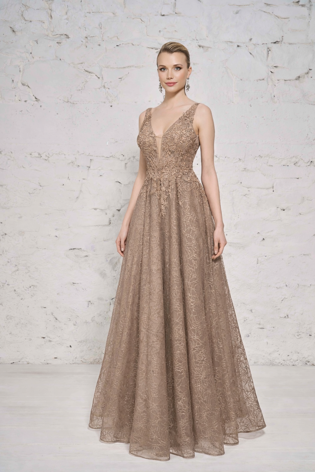 Azra Kotan Helen Kesim Aşağı Doğru Akan İşlemeli  Abiye