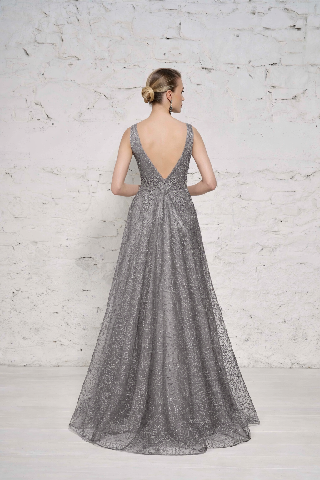 Azra Kotan Helen Kesim Aşağı Doğru Akan İşlemeli  Abiye