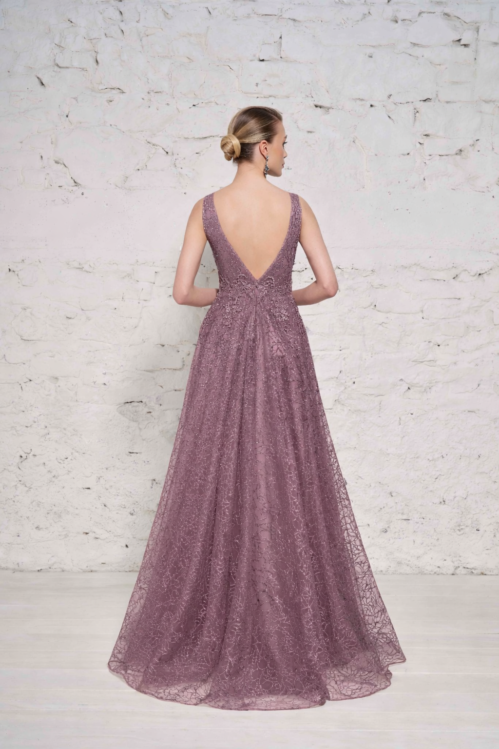 Azra Kotan Helen Kesim Aşağı Doğru Akan İşlemeli  Abiye