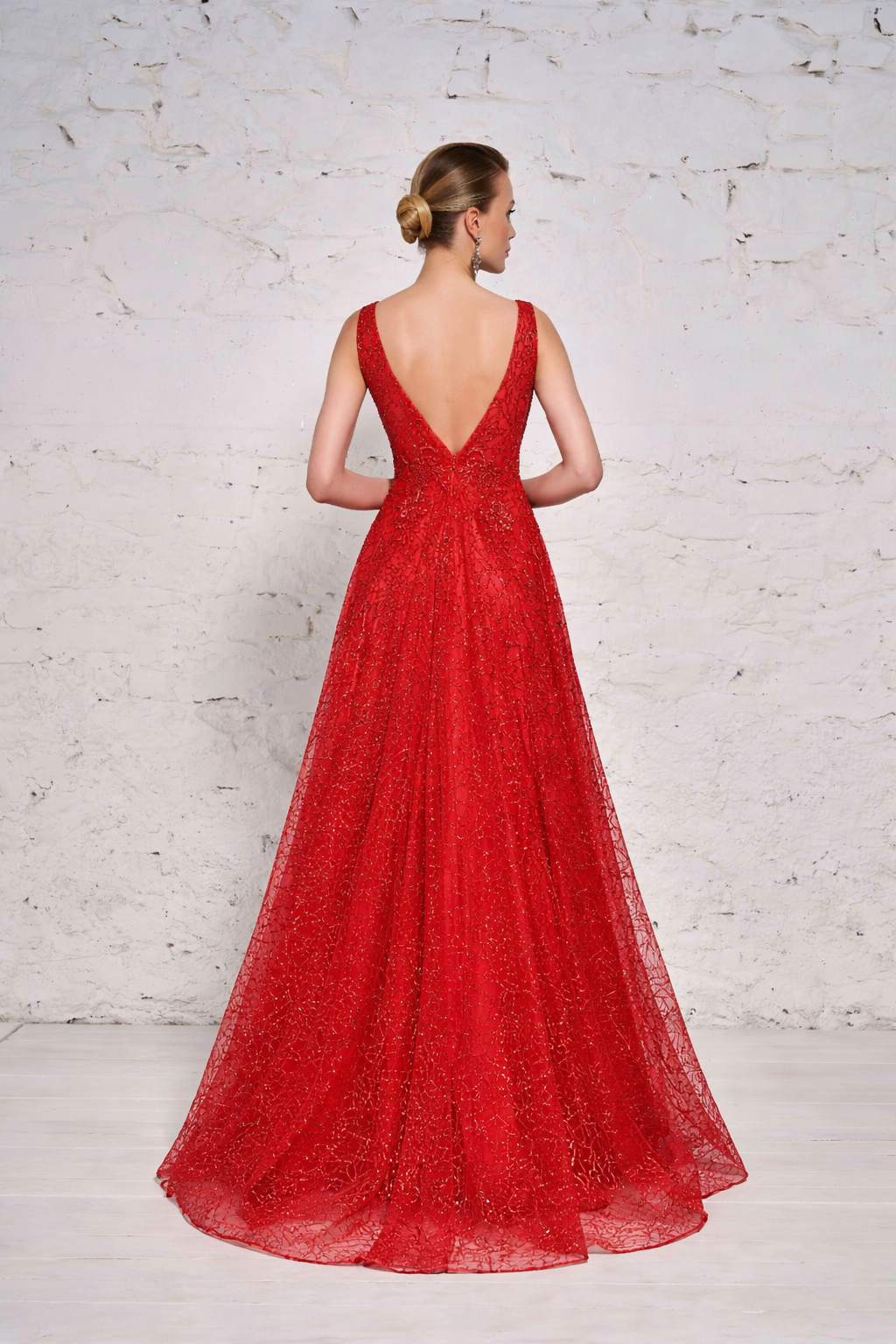 Azra Kotan Helen Kesim Aşağı Doğru Akan İşlemeli  Abiye