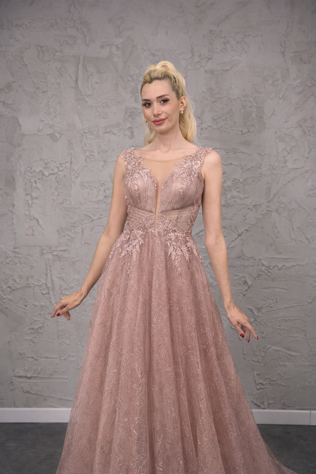 Azra Kotan Helen Abiye – Bel Kısmı Dantel Detaylı, Sırtı Bağcıklı Uzun Abiye Elbise