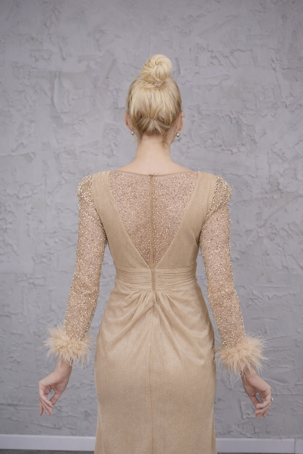 Aurora Gold Abiye – Uzun Kol Otriş Detaylı, Transparan Ön ve Arka Tasarım