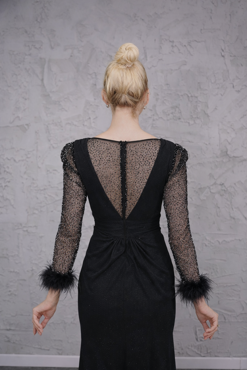 Aurora Gold Abiye – Uzun Kol Otriş Detaylı, Transparan Ön ve Arka Tasarım