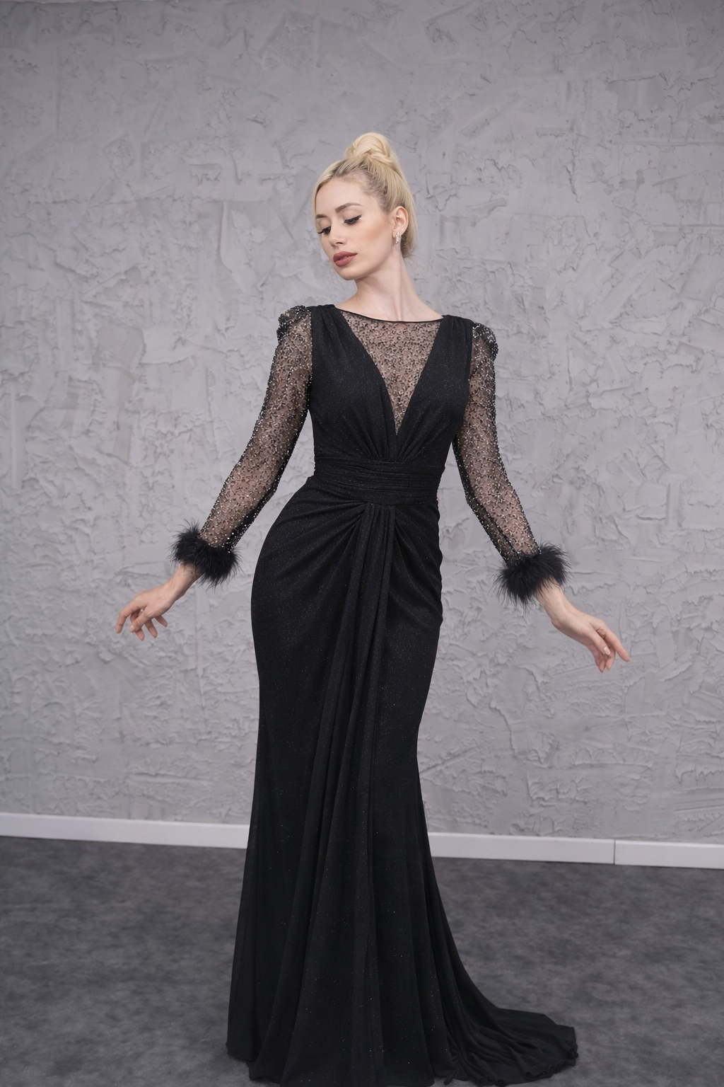 Aurora Gold Abiye – Uzun Kol Otriş Detaylı, Transparan Ön ve Arka Tasarım