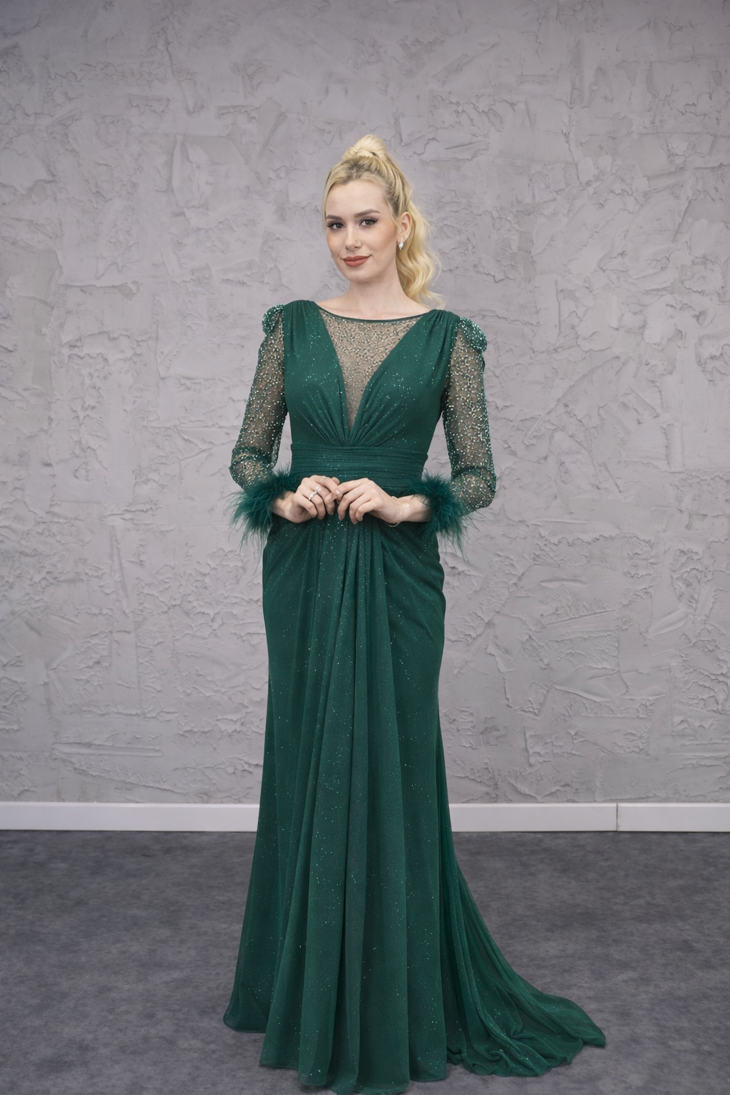 Aurora Gold Abiye – Uzun Kol Otriş Detaylı, Transparan Ön ve Arka Tasarım