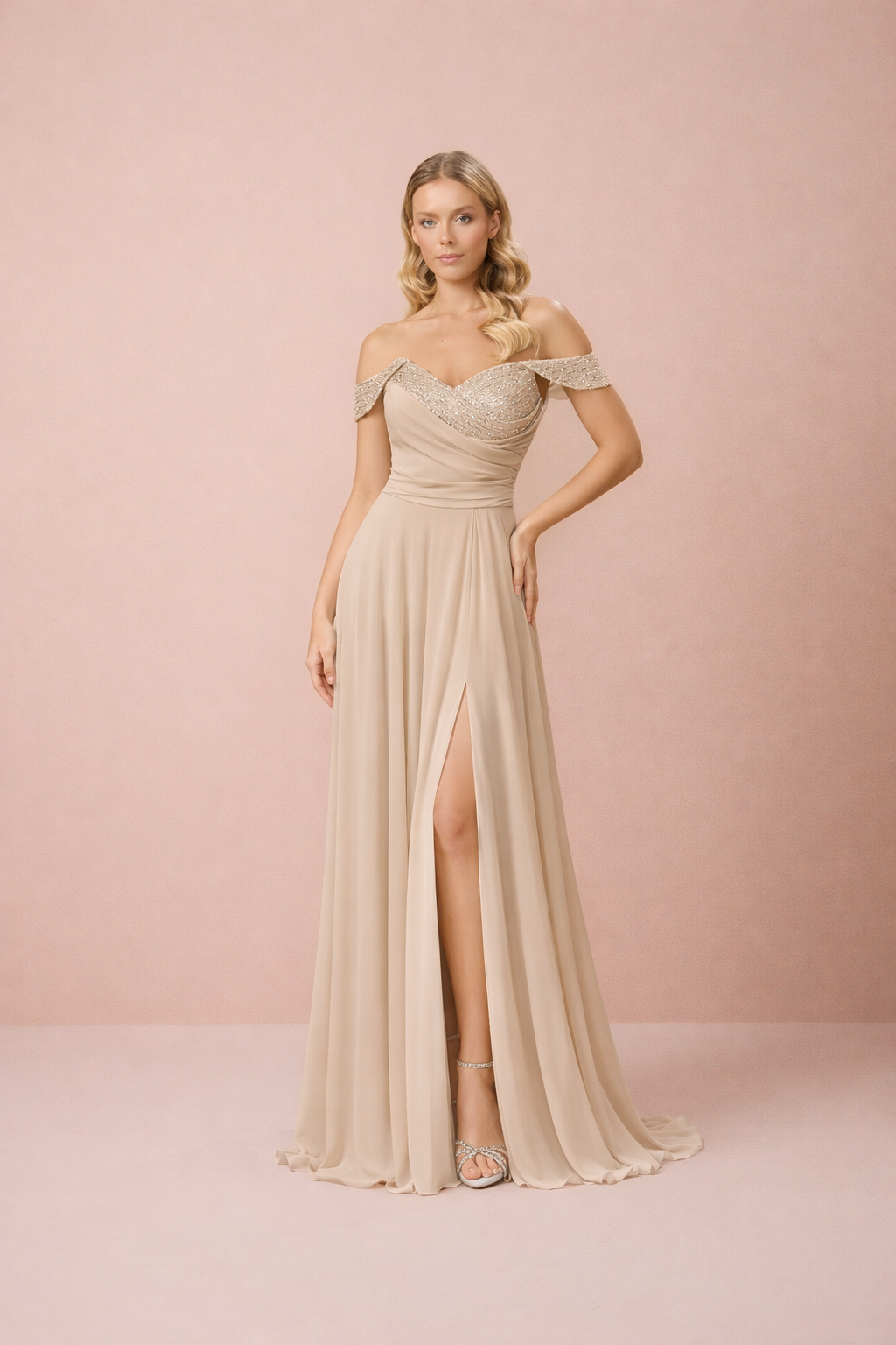 Azra Kotan Düşük Omuz Taş İşlemeli Dökümlü Abiye Elbise