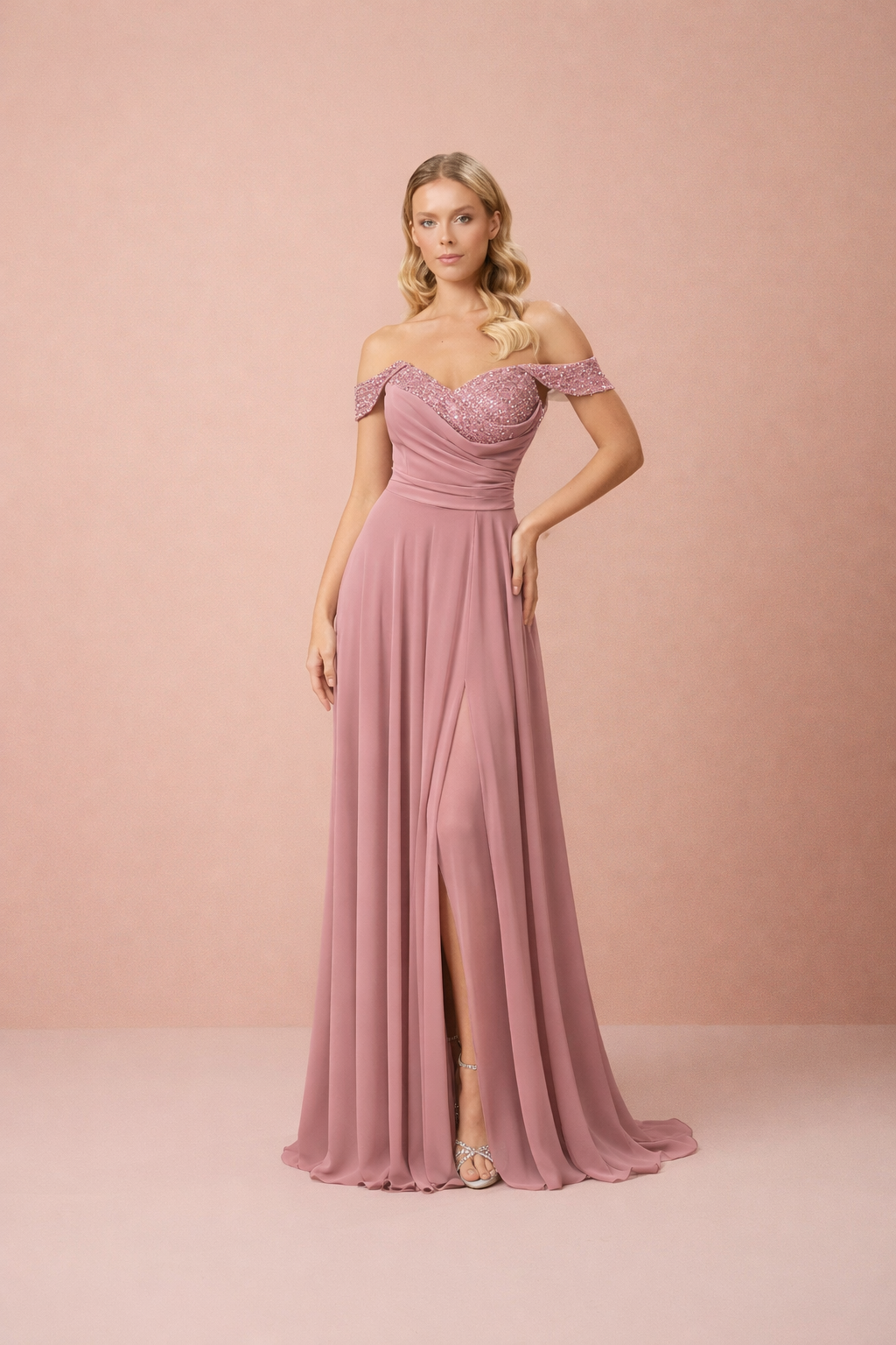 Azra Kotan Düşük Omuz Taş İşlemeli Dökümlü Abiye Elbise