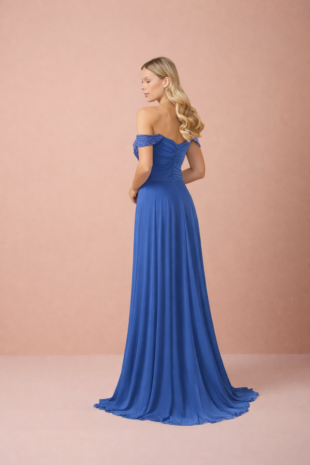 Azra Kotan Düşük Omuz Taş İşlemeli Dökümlü Abiye Elbise