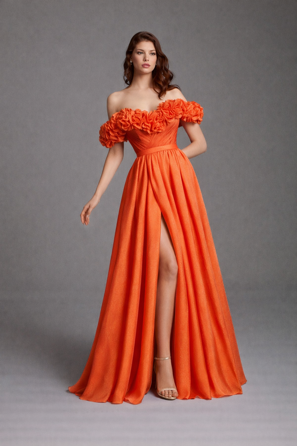 Azra Kotan Straplez Çiçek Detaylı Yırtmaçlı Dökümlü Abiye Elbise