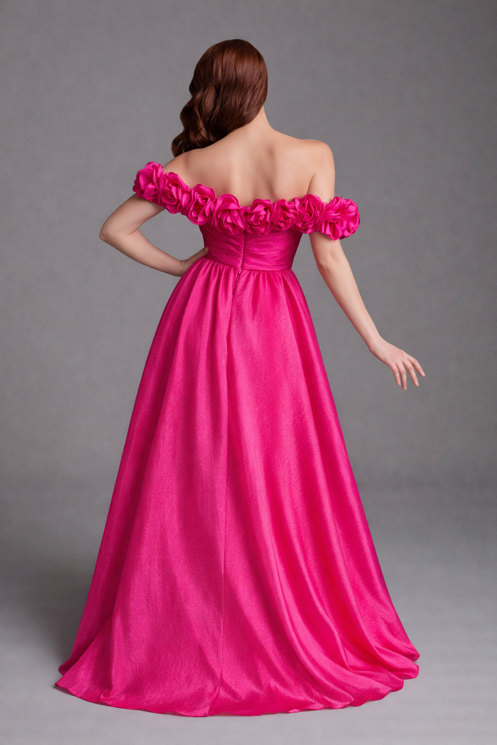 Azra Kotan Straplez Çiçek Detaylı Yırtmaçlı Dökümlü Abiye Elbise