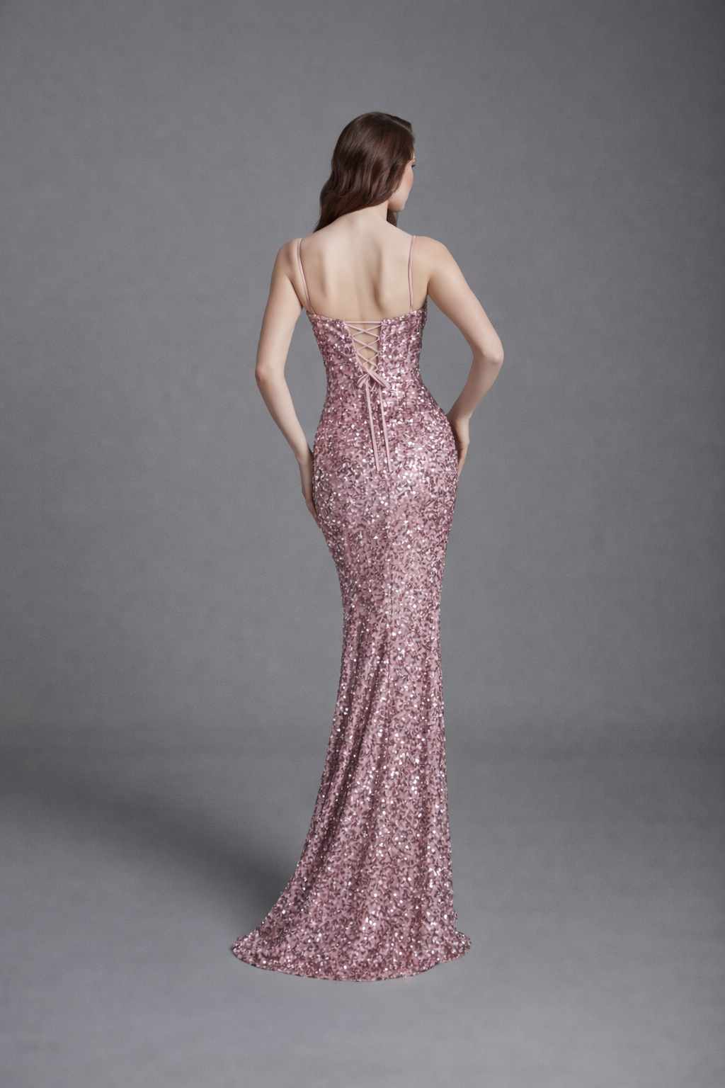 Azra Kotan Korse Detaylı İnce Askılı Tam Pul Payet Uzun Abiye Elbise