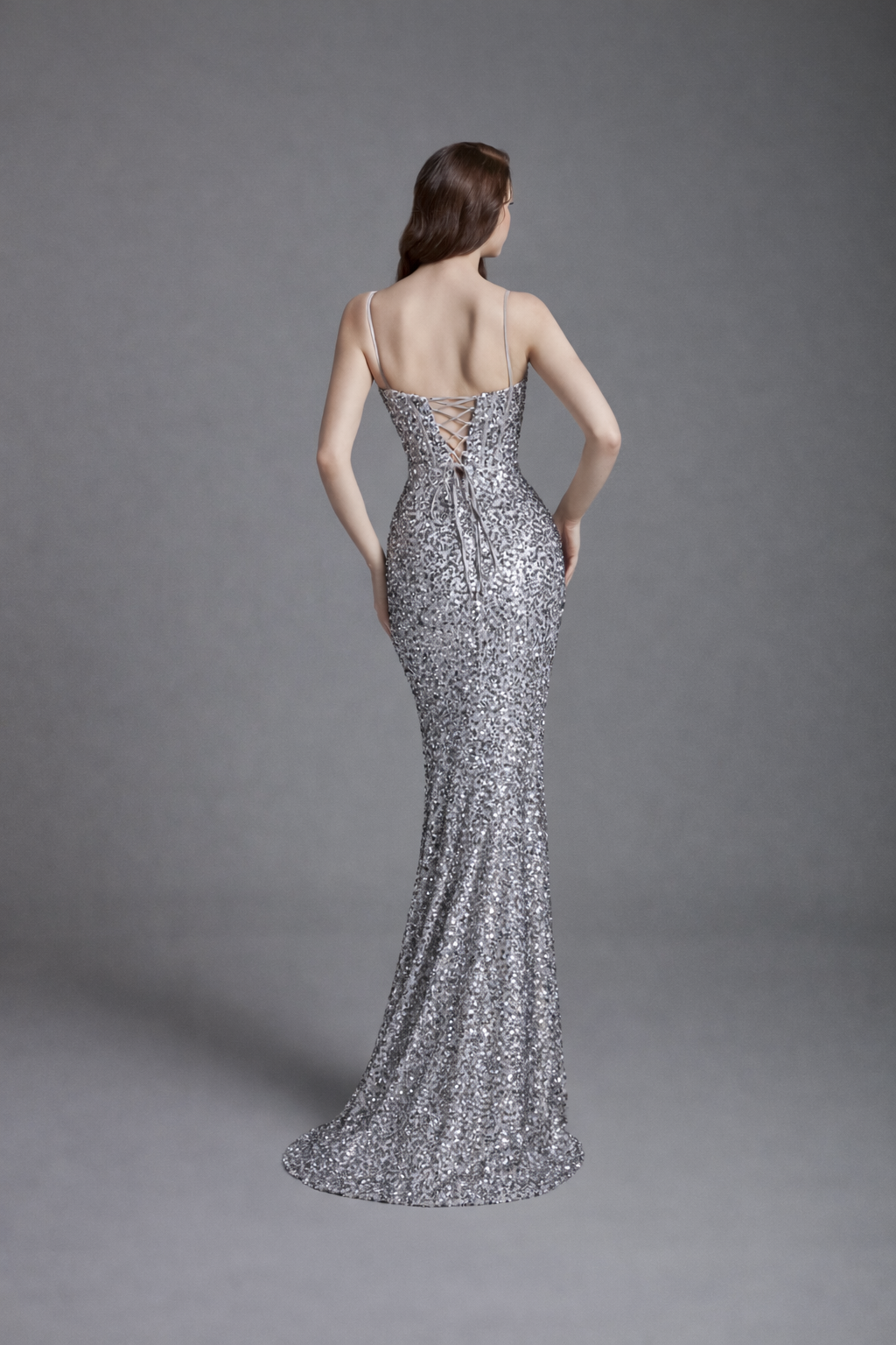 Azra Kotan Korse Detaylı İnce Askılı Tam Pul Payet Uzun Abiye Elbise