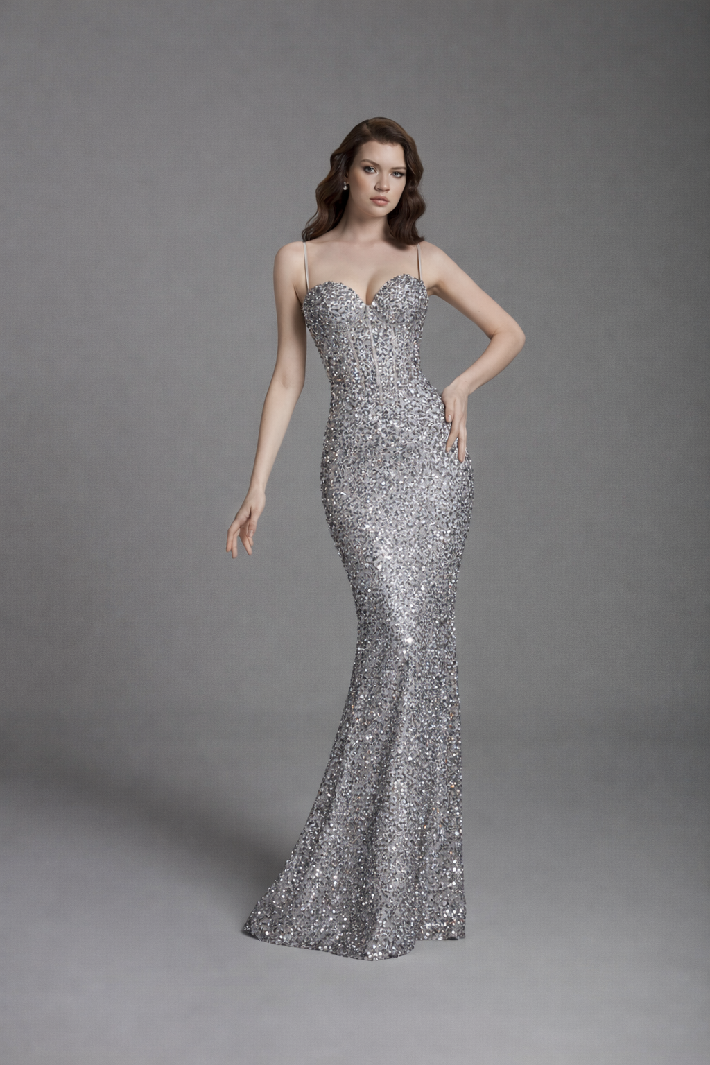 Azra Kotan Korse Detaylı İnce Askılı Tam Pul Payet Uzun Abiye Elbise