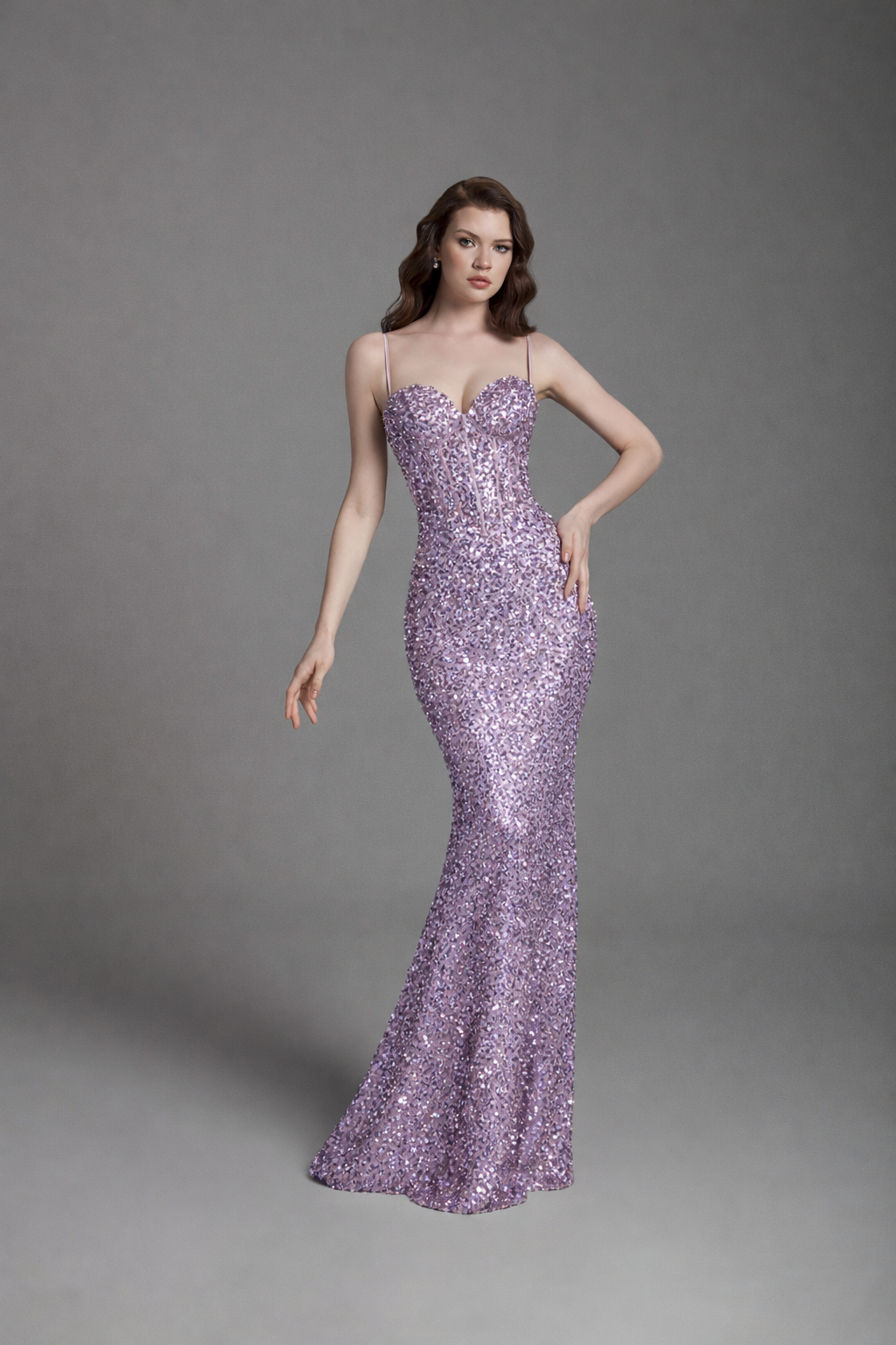 Azra Kotan Korse Detaylı İnce Askılı Tam Pul Payet Uzun Abiye Elbise