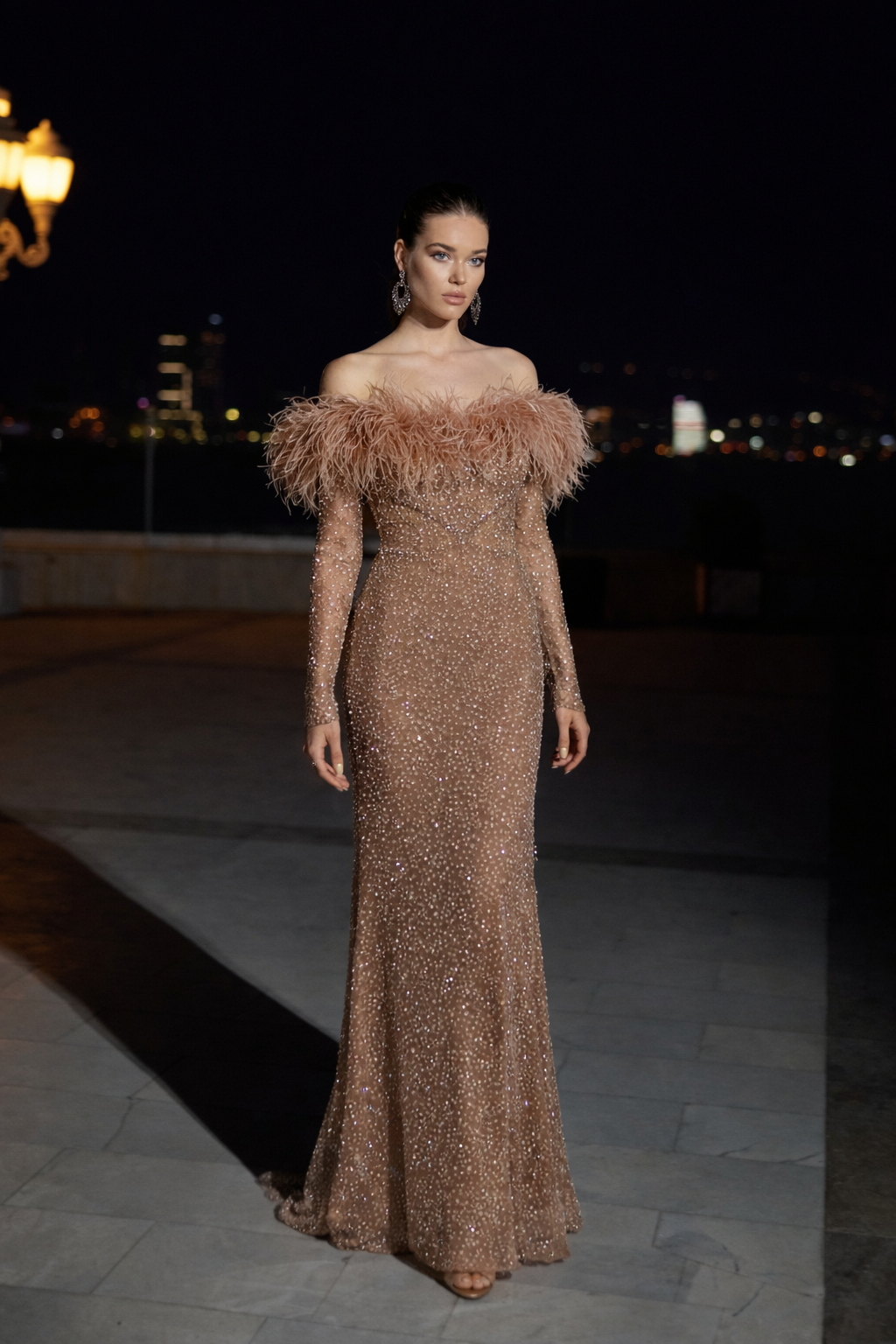 Azra Kotan Uzun Kollu Yapıştırma Boncuk Detaylı Işıltılı Abiye Elbise