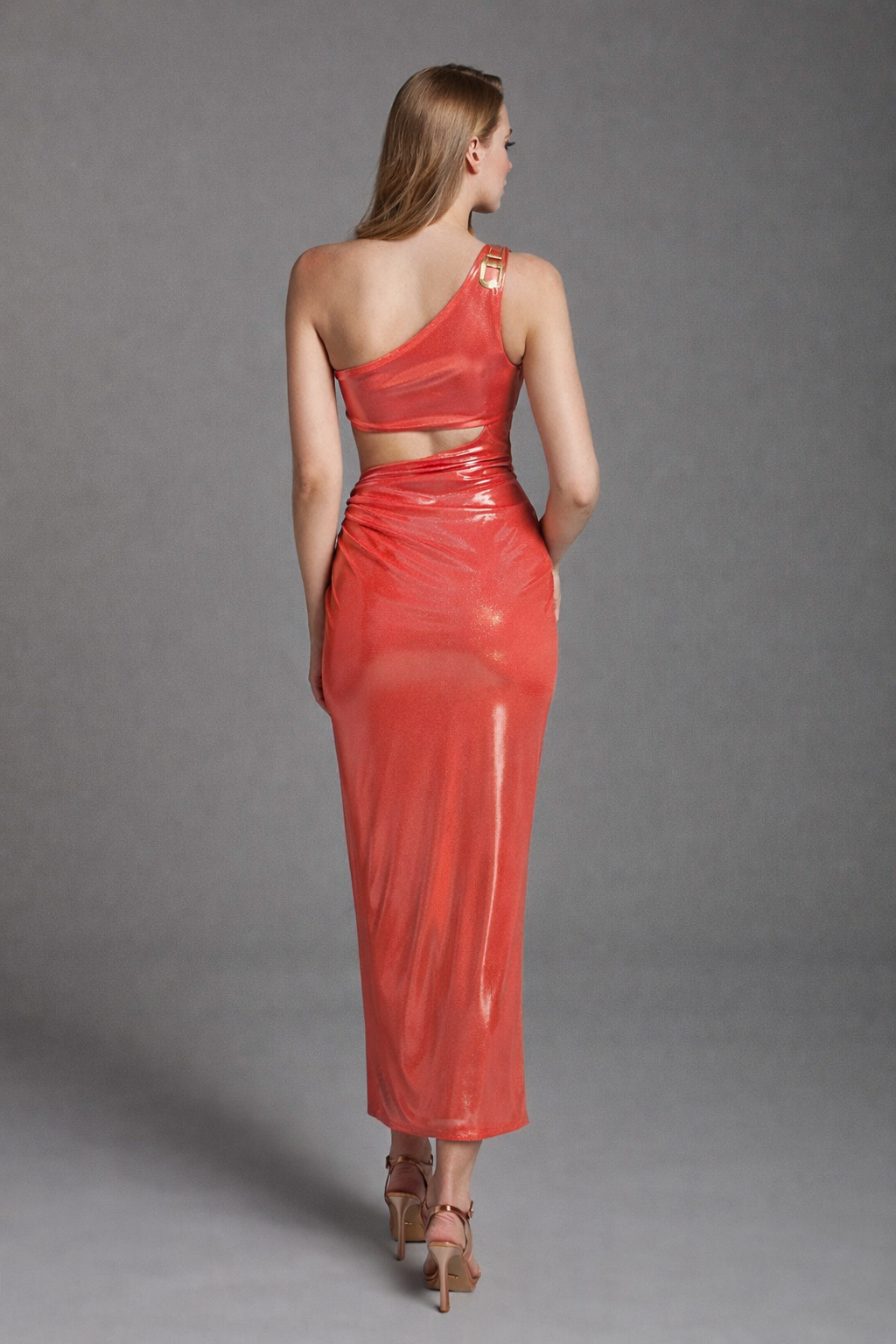 Azra Kotan Parlak Kumaş Tek Omuz Drapeli Midi Elbise