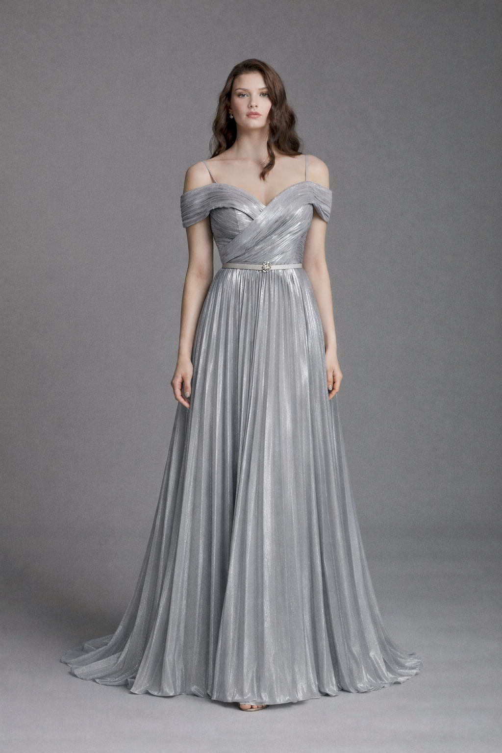 Azra Kotan Parlak Kumaş Sırt Bağcıklı Gri Uzun Abiye Elbise