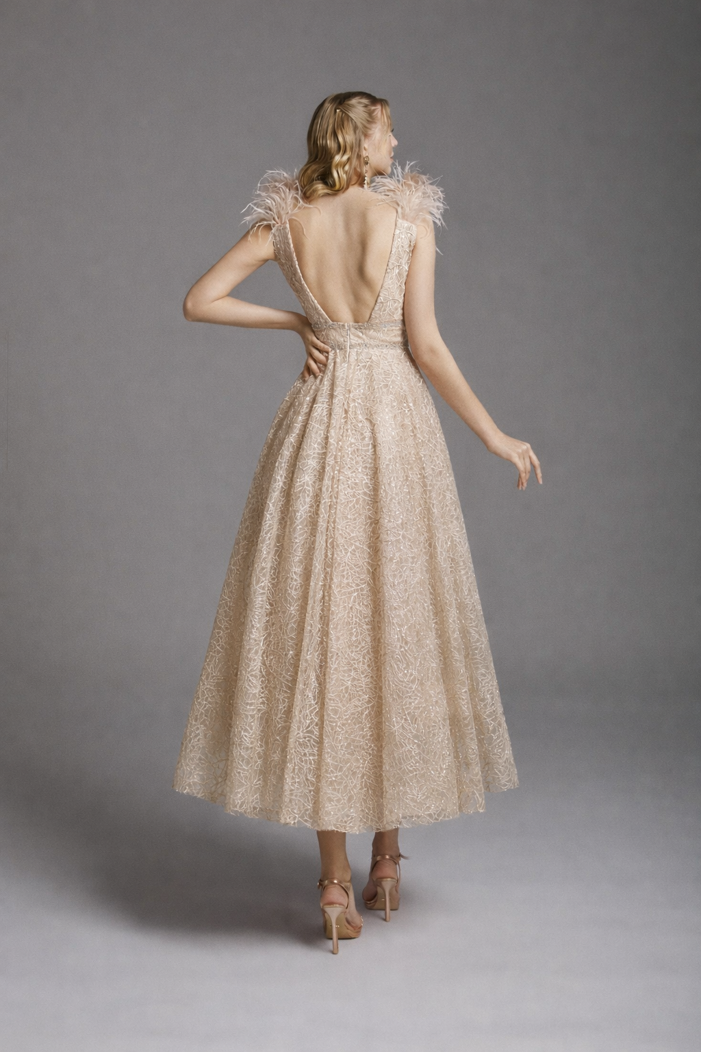 Azra Kotan Otrişli Askılı Midi Boy Geniş Etekli Abiye Elbise