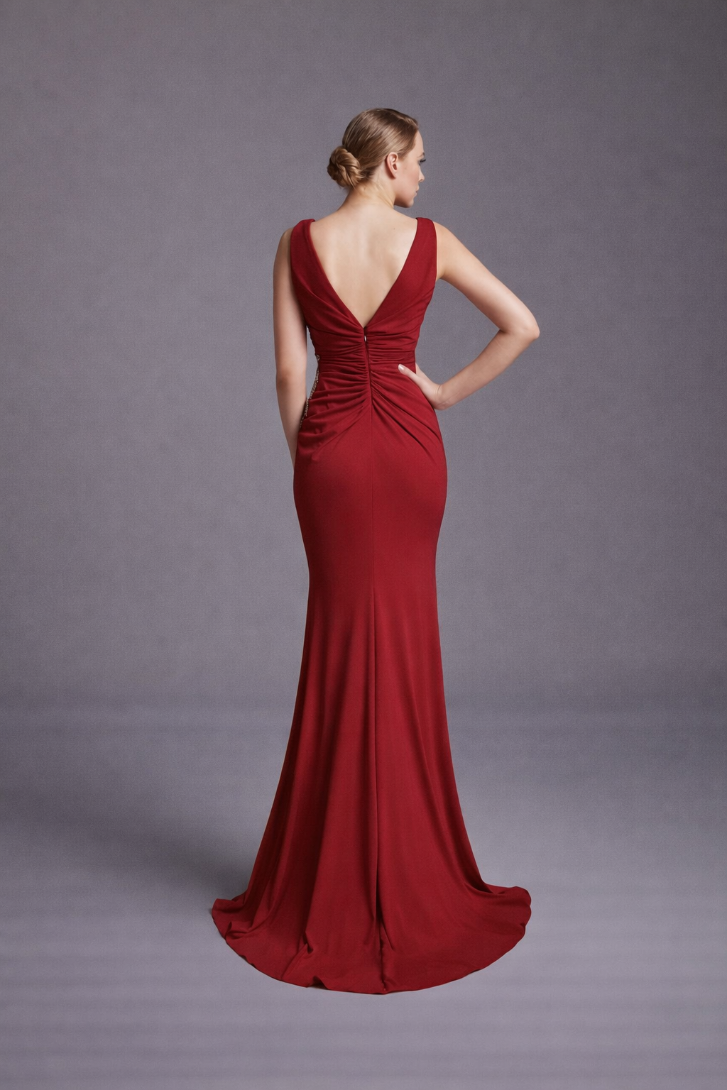 Azra Kotan Taş İşlemeli Büzgü Detaylı Buzi Kumaş Abiye Elbise