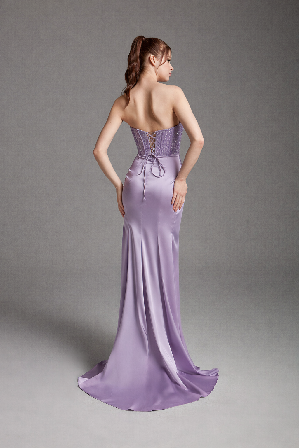 Azra Kotan Pul İşlemeli Straplez Saten Abiye – Drapeli Yırtmaçlı, Arkası Britli