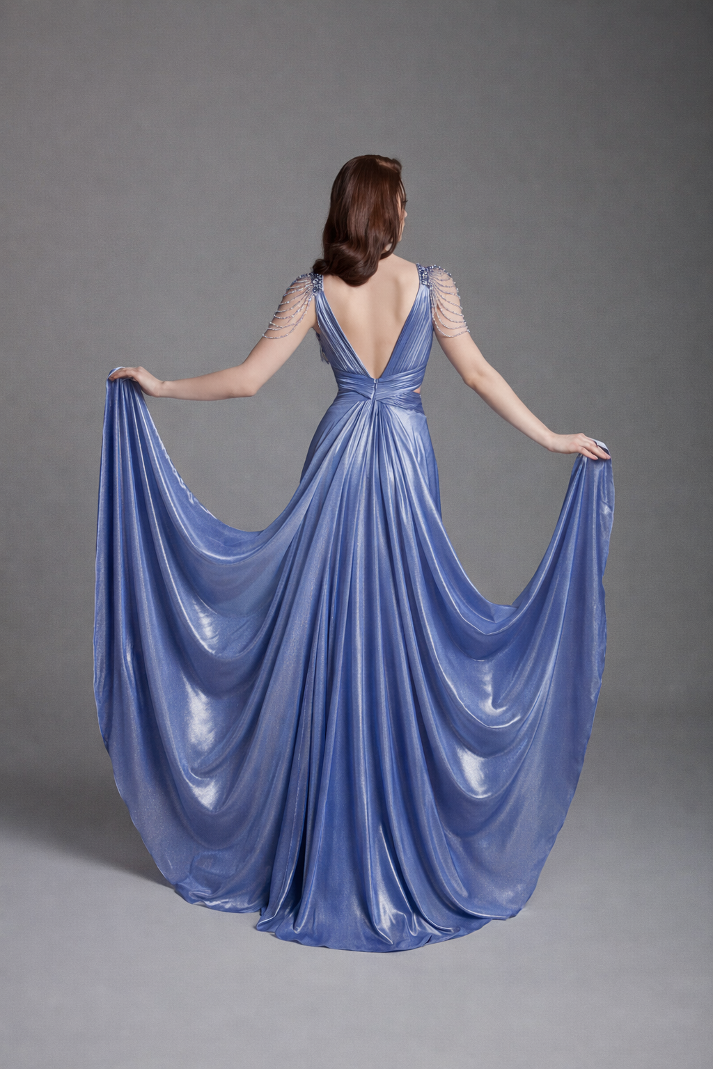 Azra Kotan Parlak Kumaş Boncuk İşlemeli Yırtmaçlı Uzun Abiye Elbise