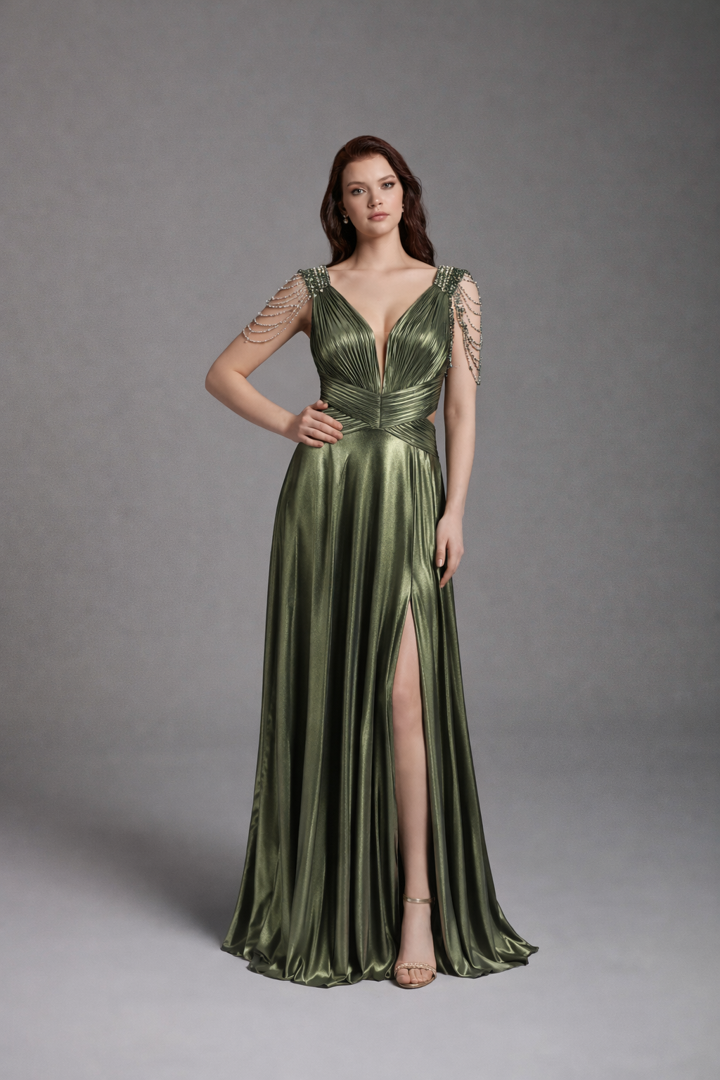 Azra Kotan Parlak Kumaş Boncuk İşlemeli Yırtmaçlı Uzun Abiye Elbise