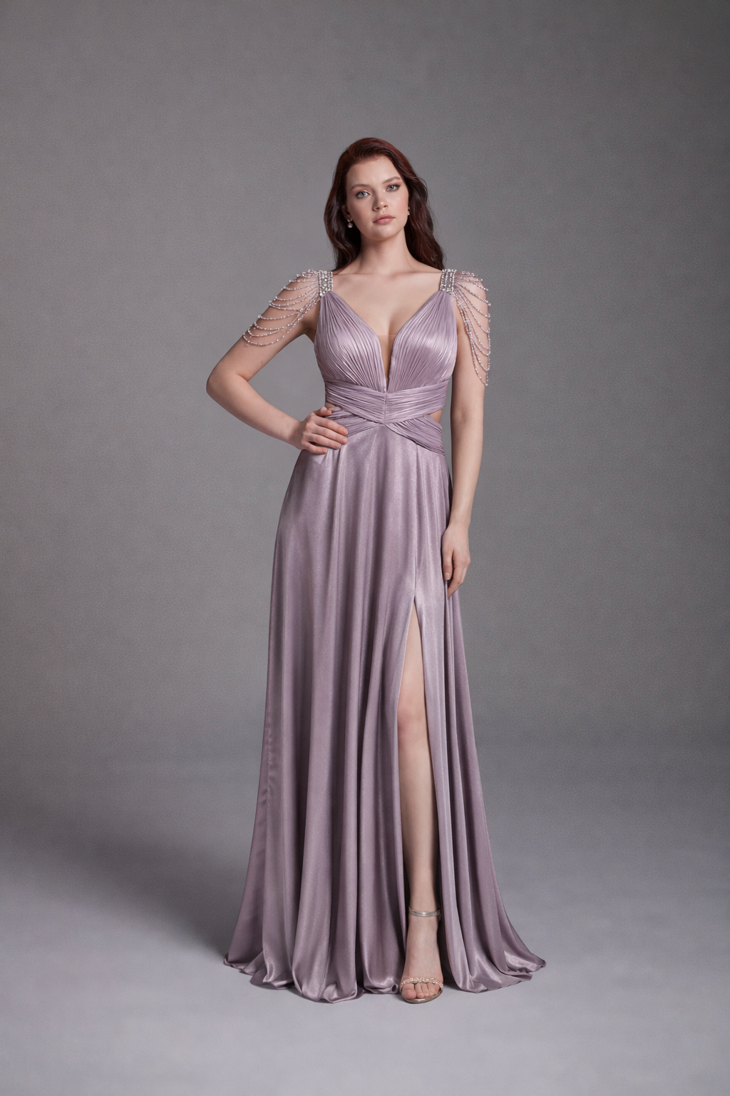 Azra Kotan Parlak Kumaş Boncuk İşlemeli Yırtmaçlı Uzun Abiye Elbise