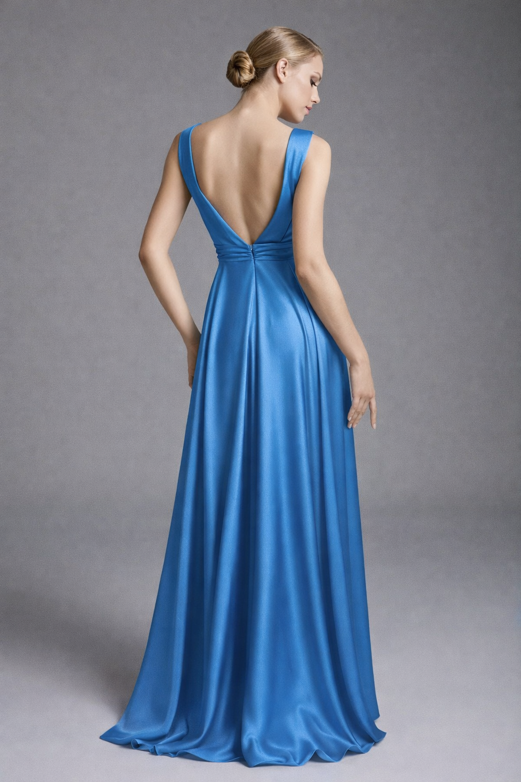 Azra Kotan Derin V Yaka Drapeli Parlak Kumaş Uzun Abiye Elbise