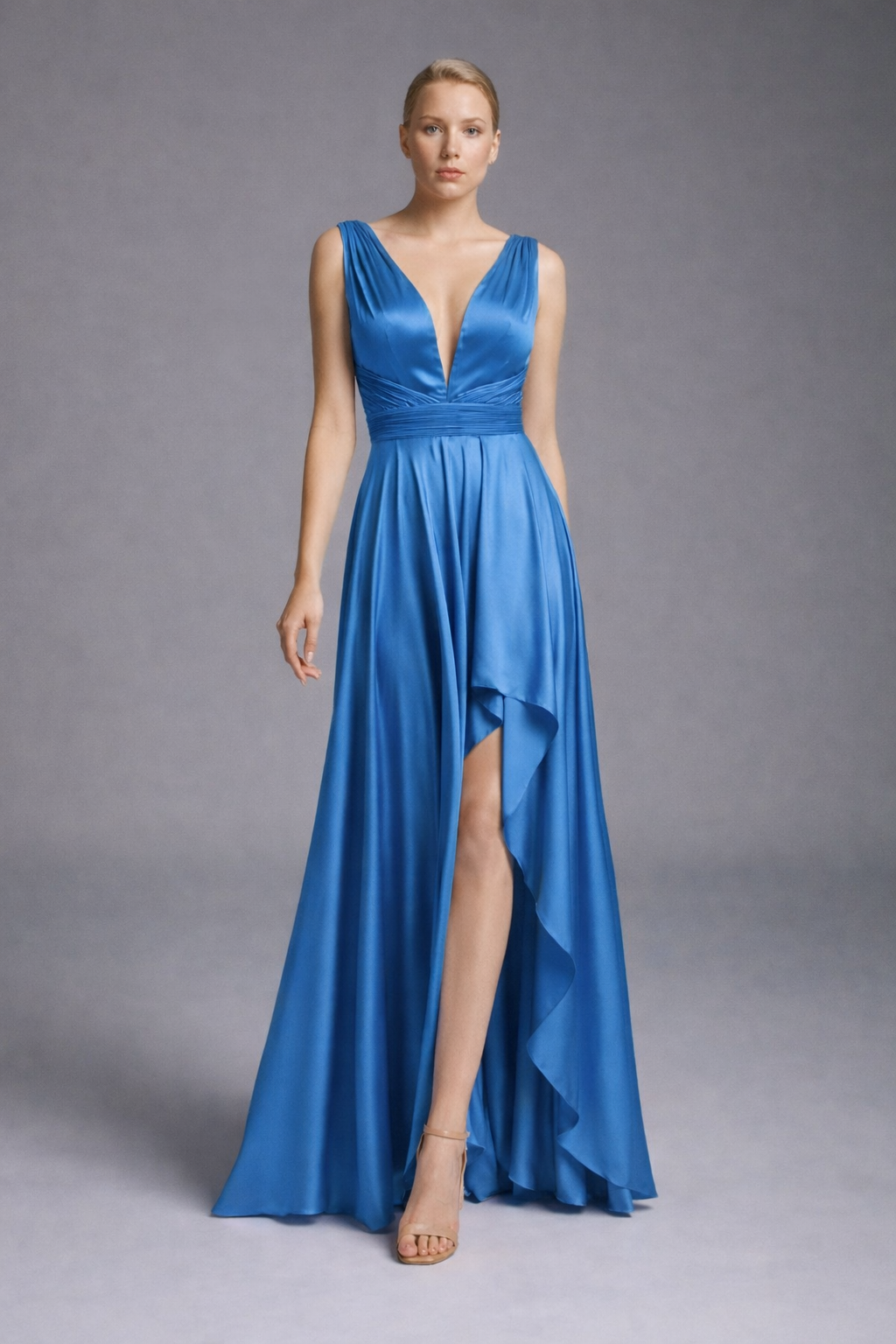 Azra Kotan Derin V Yaka Drapeli Parlak Kumaş Uzun Abiye Elbise