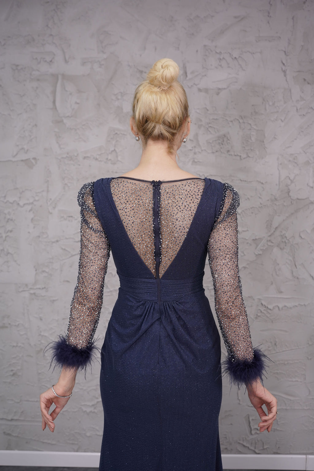 Aurora Gold Abiye – Uzun Kol Otriş Detaylı, Transparan Ön ve Arka Tasarım