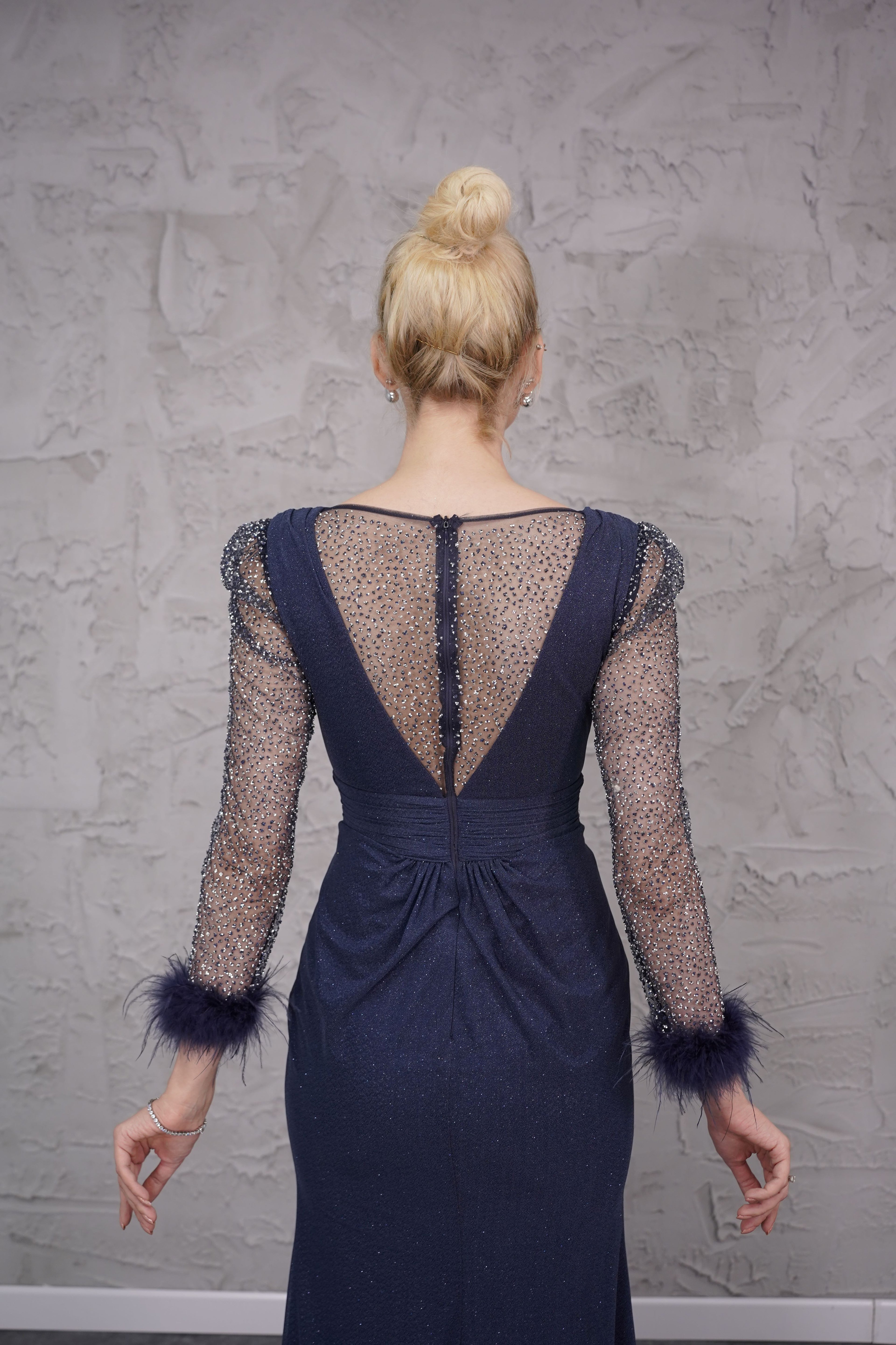 Aurora Gold Abiye – Uzun Kol Otriş Detaylı, Transparan Ön ve Arka Tasarım