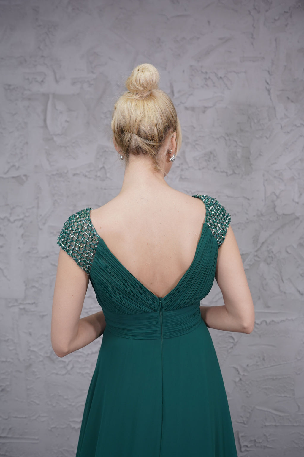 Azra Kotan Omuzları Taş İşlemeli, Dökümlü Uzun Elbise