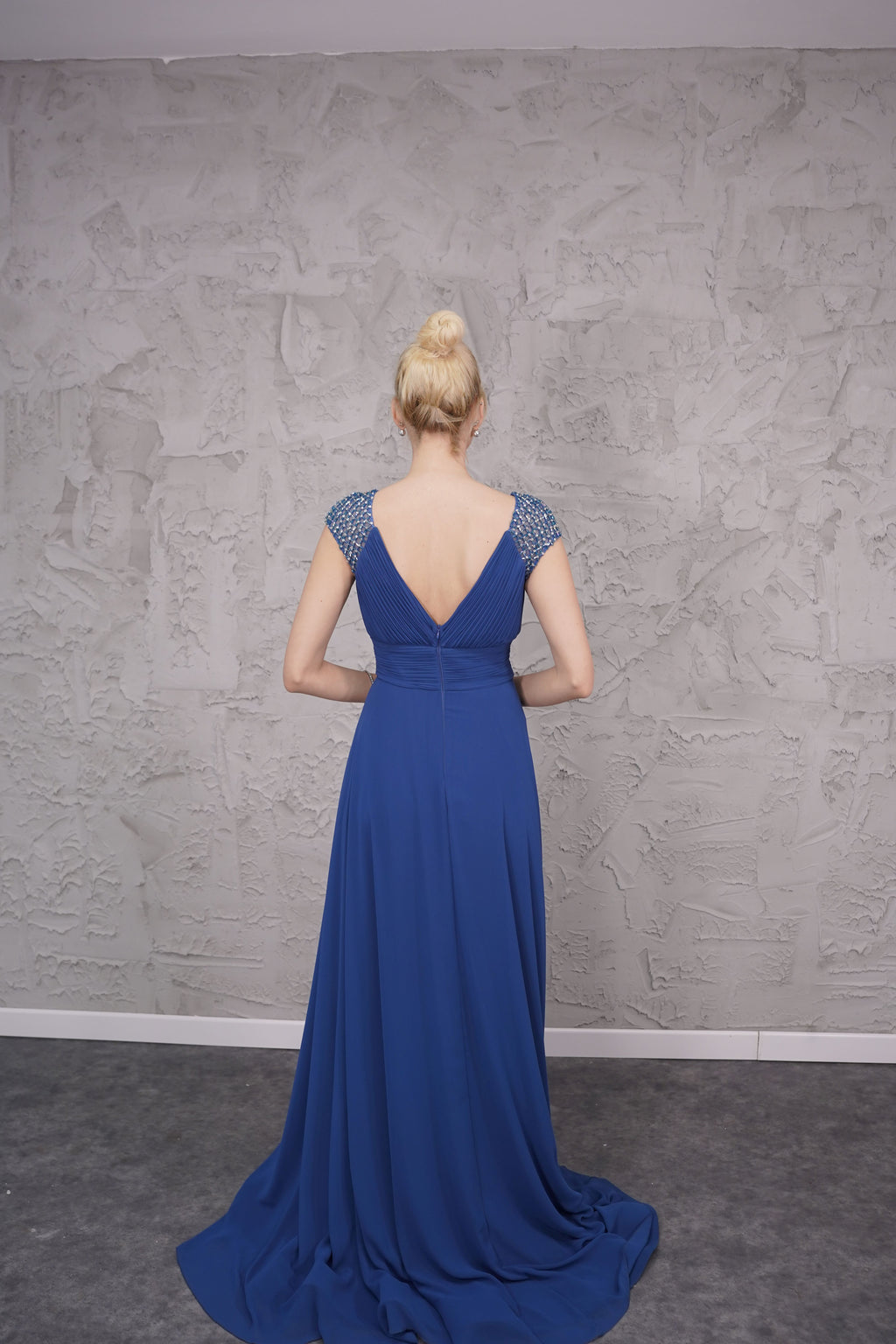 Azra Kotan Omuzları Taş İşlemeli, Dökümlü Uzun Elbise