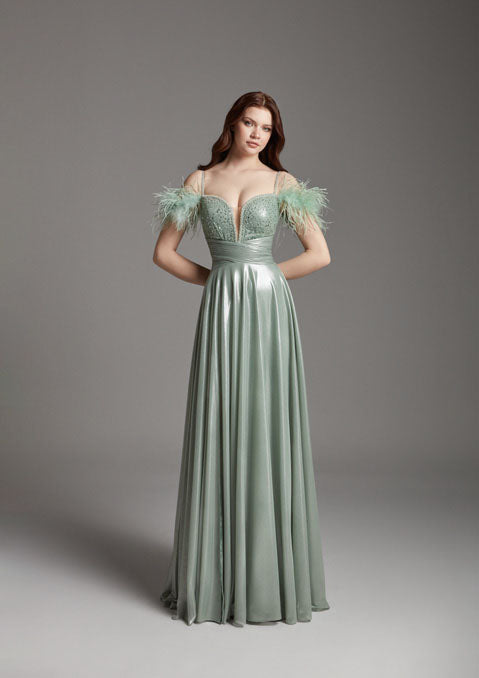 Azra Kotan Dökümlü Etek Üstü Boncuk İşleme Detaylı Uzun Abiye Elbise